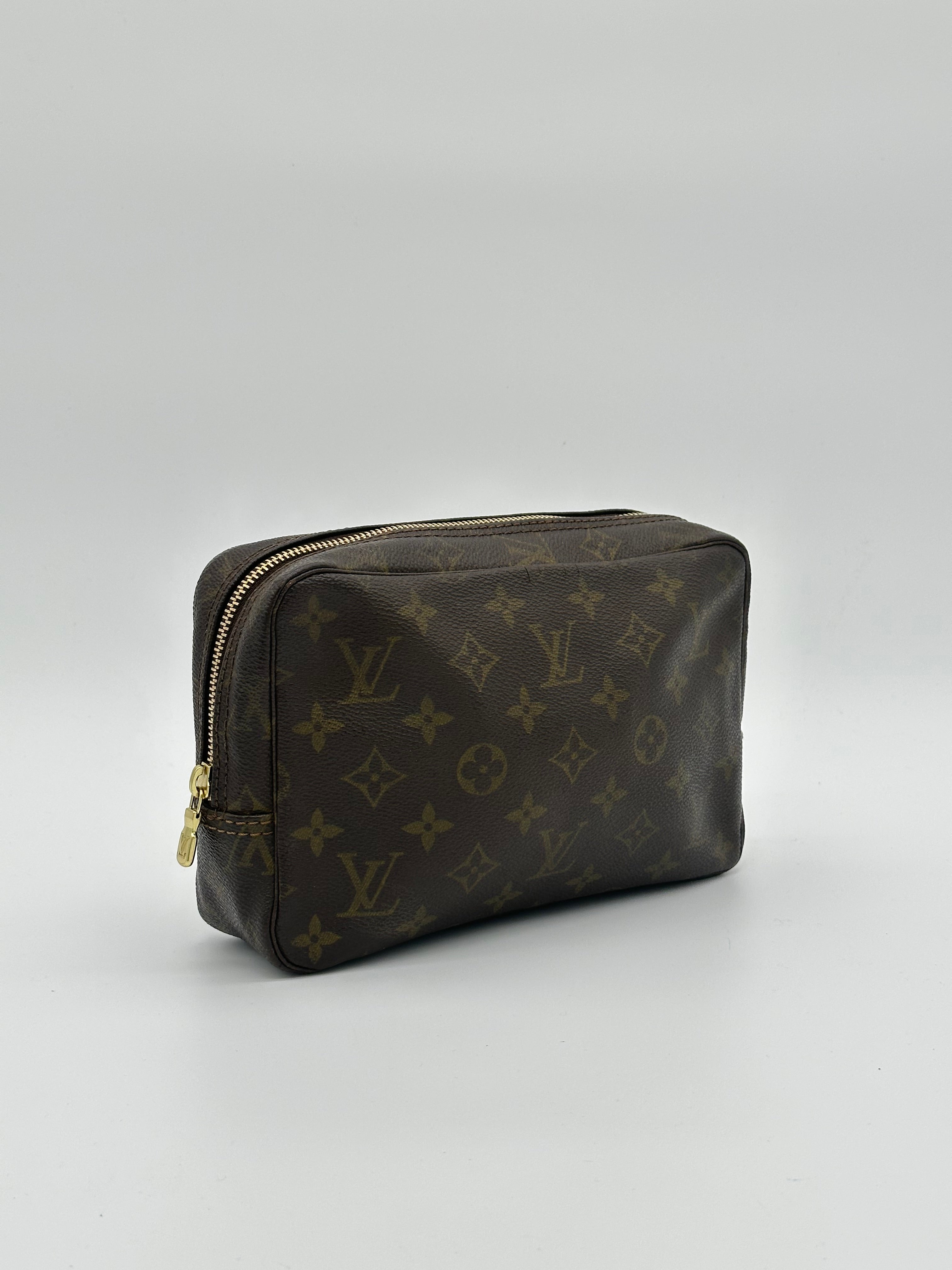 Louis Vuitton Trousse 23