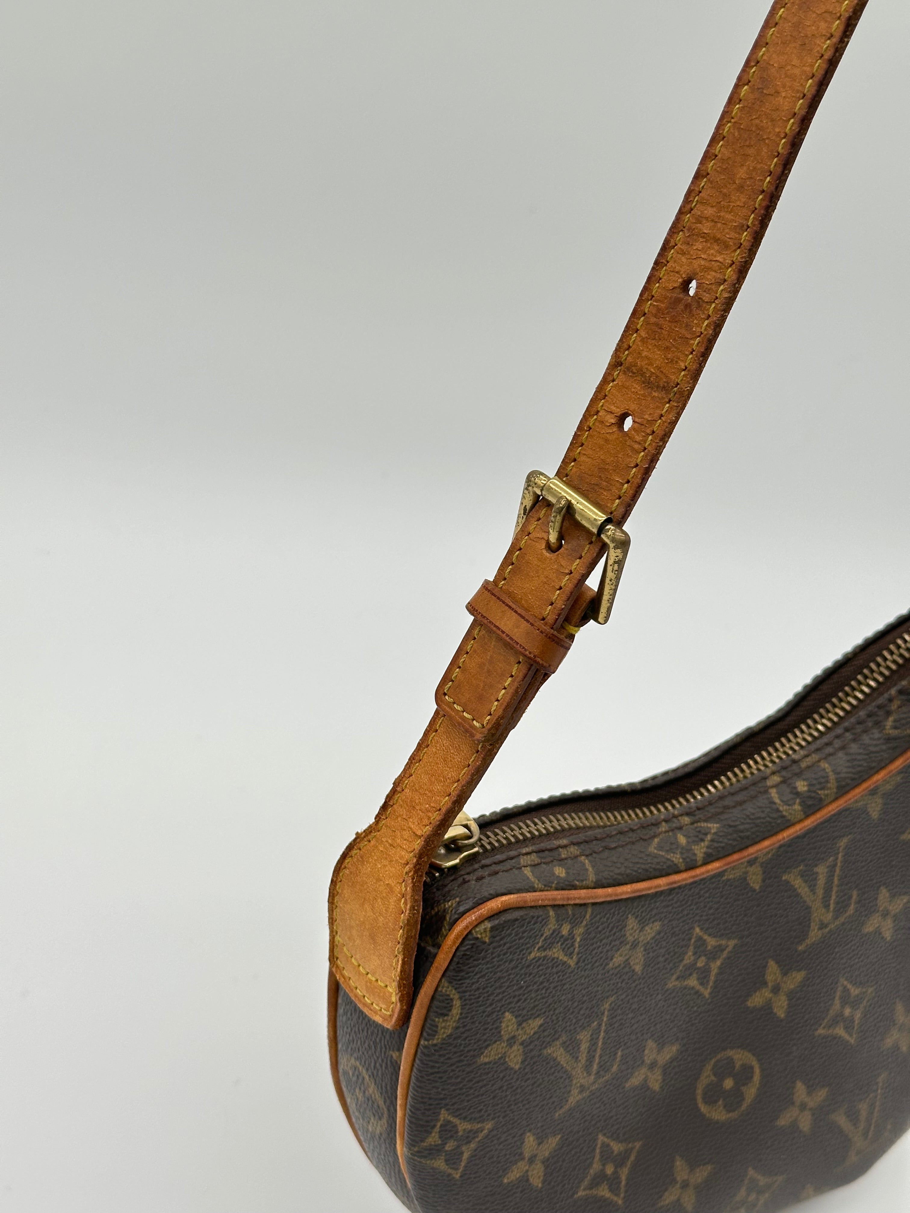 Louis Vuitton Croissant PM