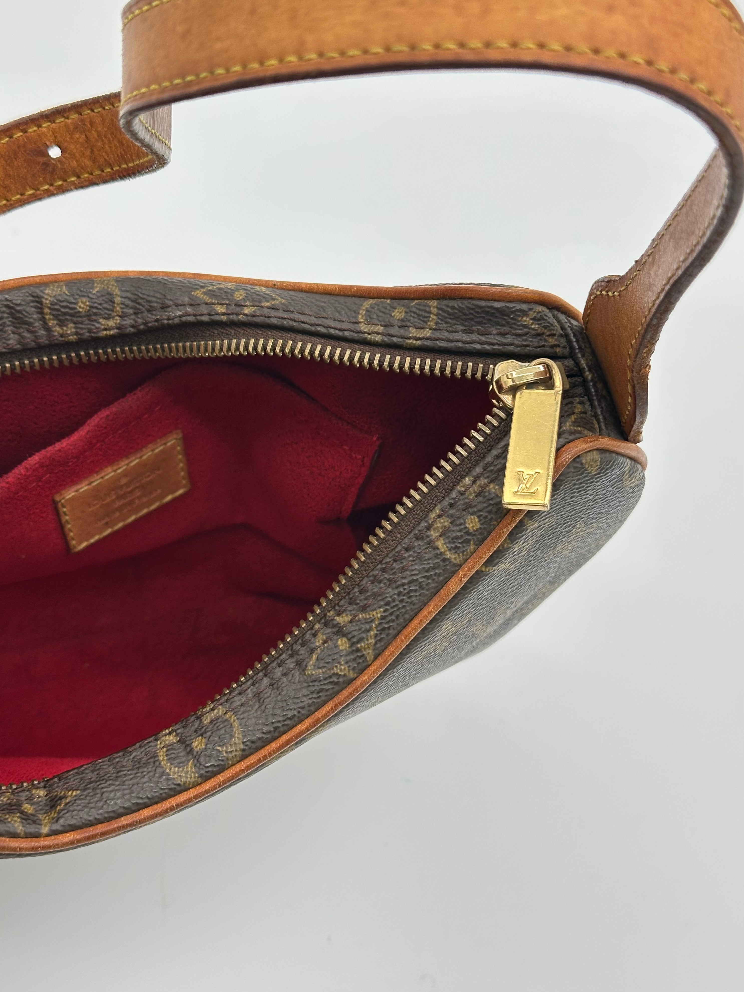Louis Vuitton Croissant PM