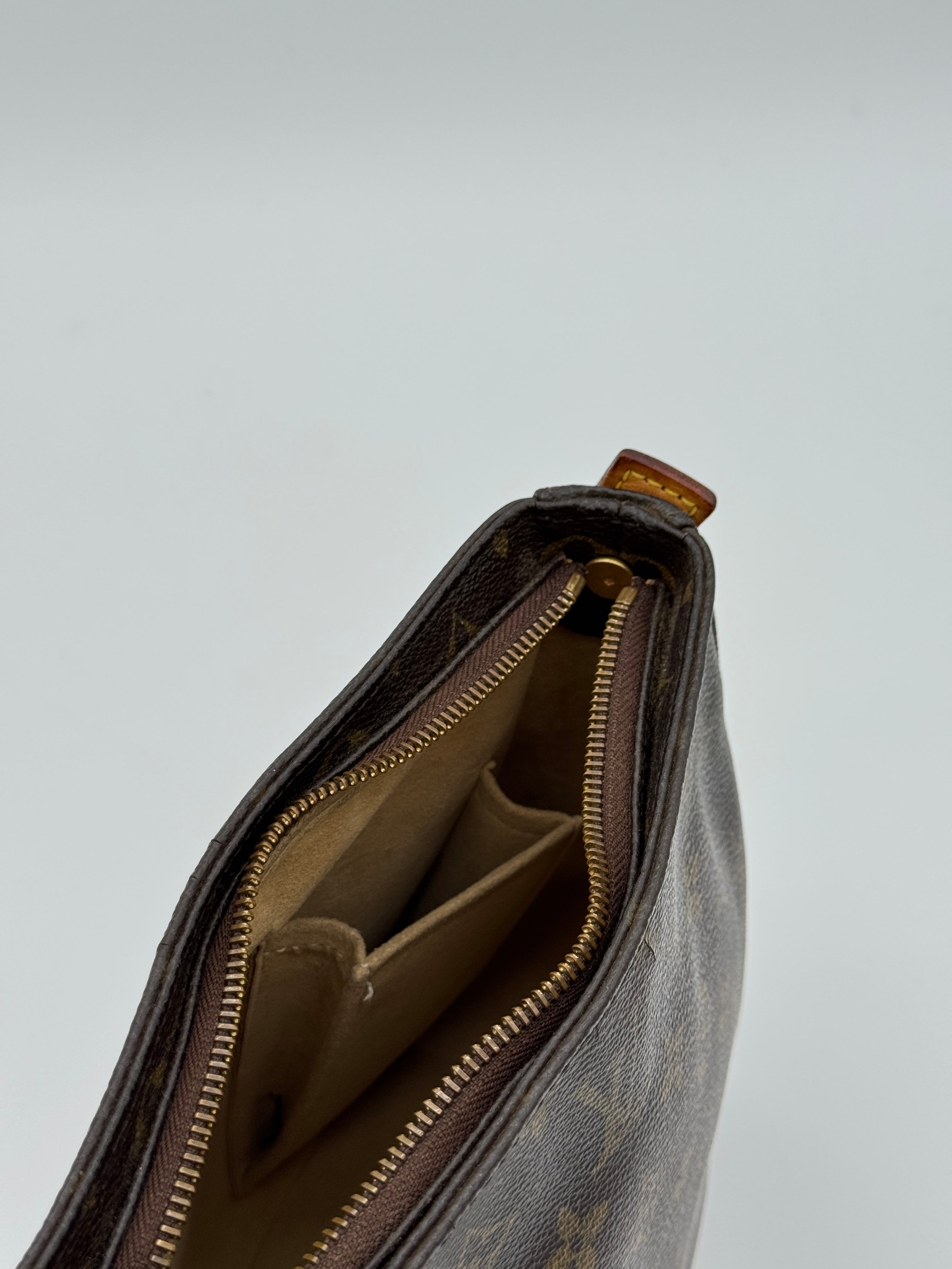 Louis Vuitton Looping MM