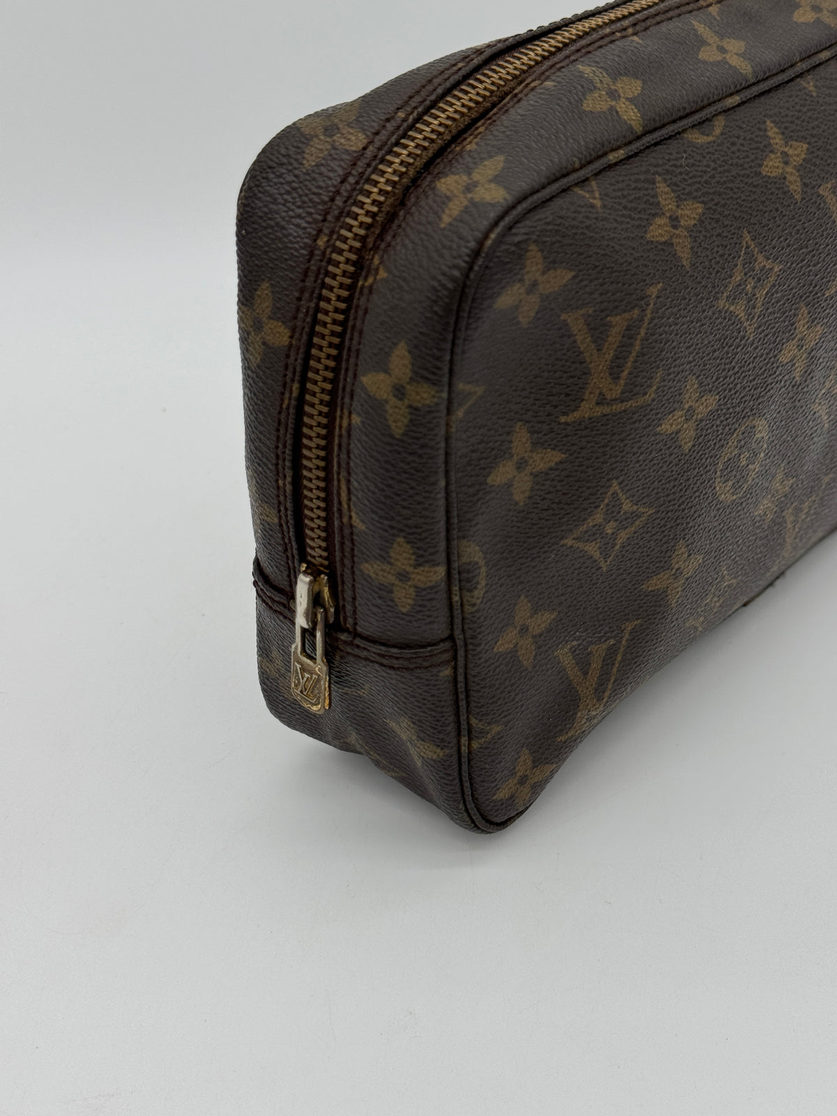 Louis Vuitton Trousse 23