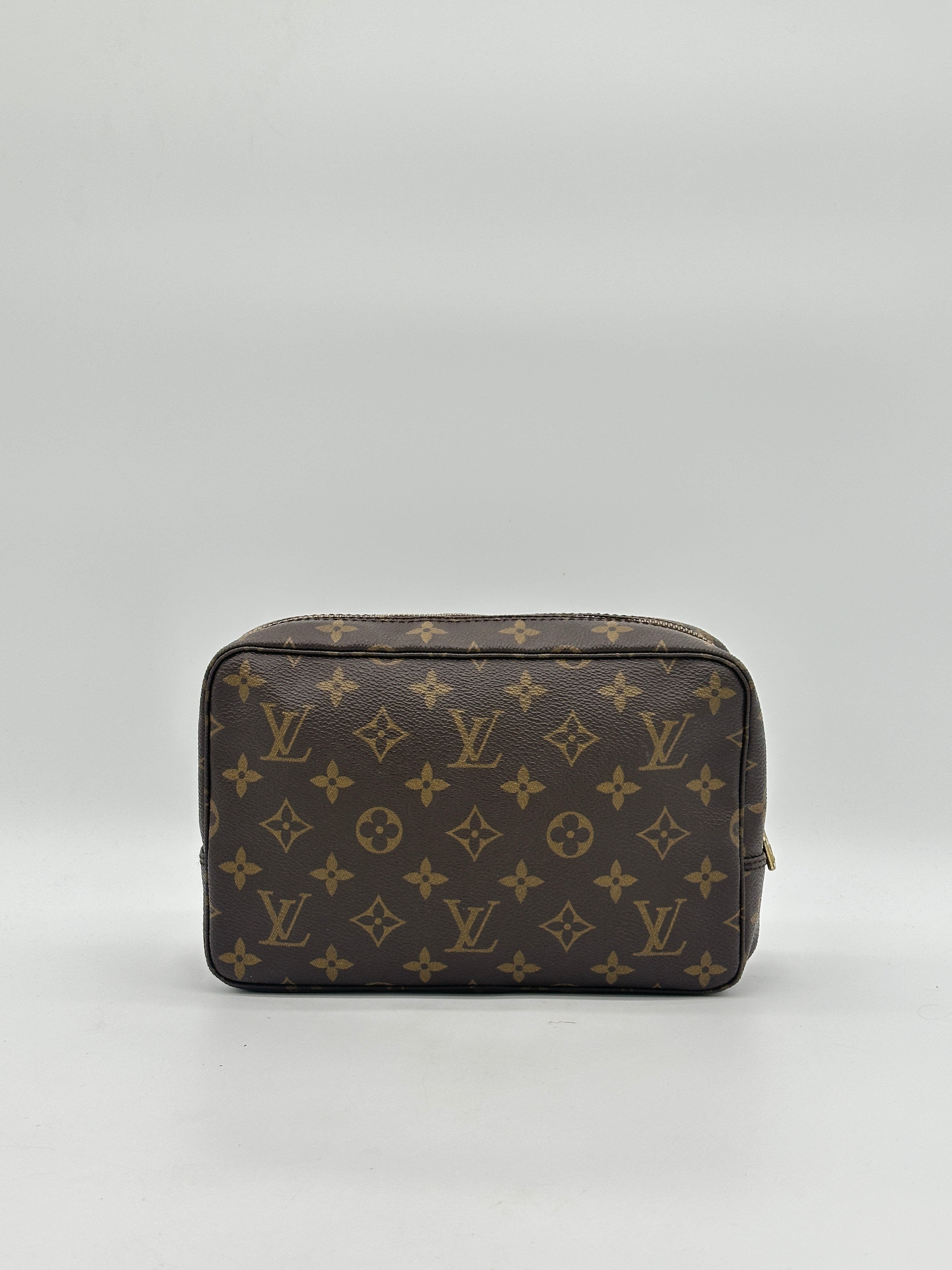 Louis Vuitton Trousse 23