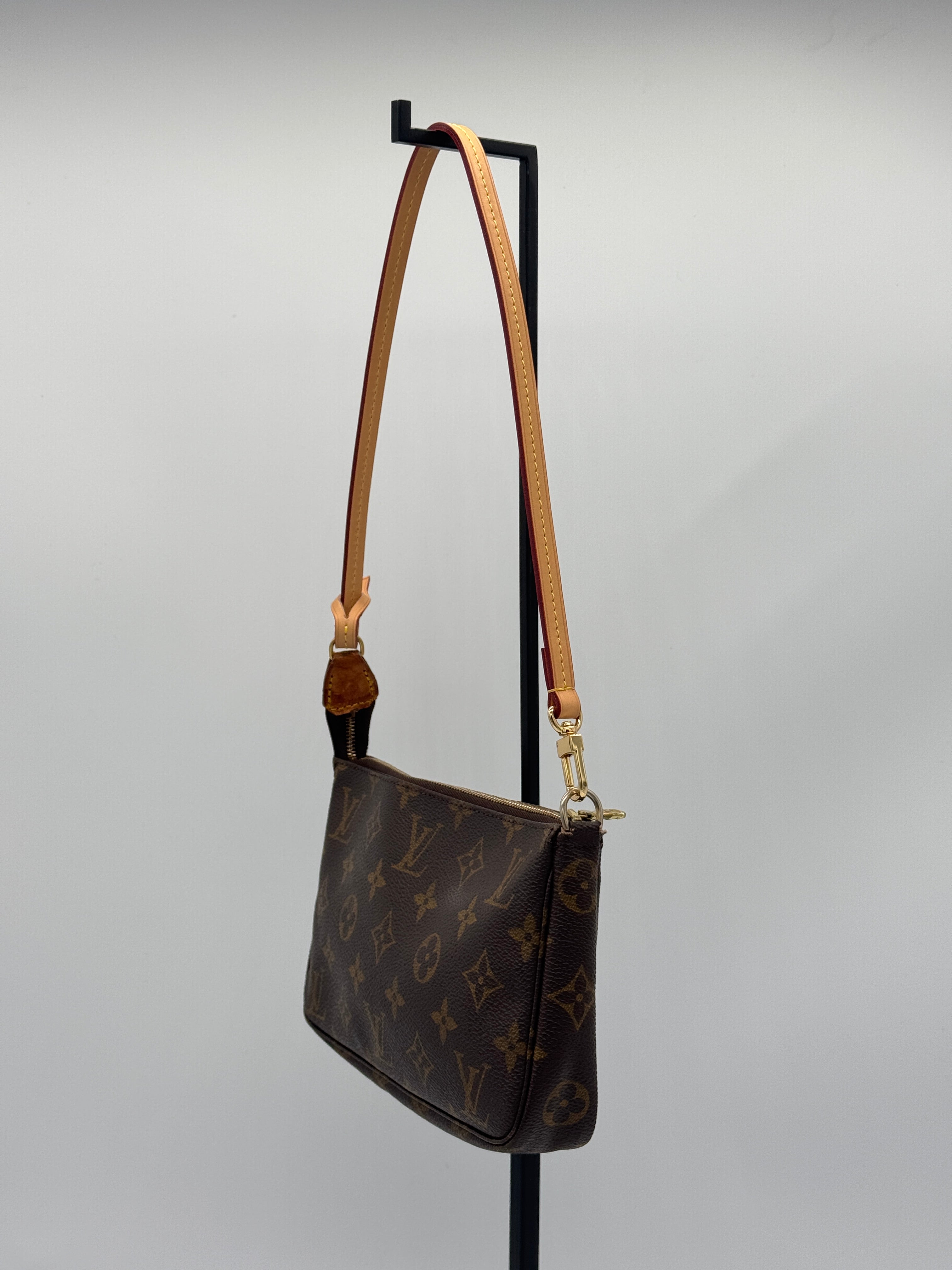 Louis Vuitton Pochette Accessoires Strap