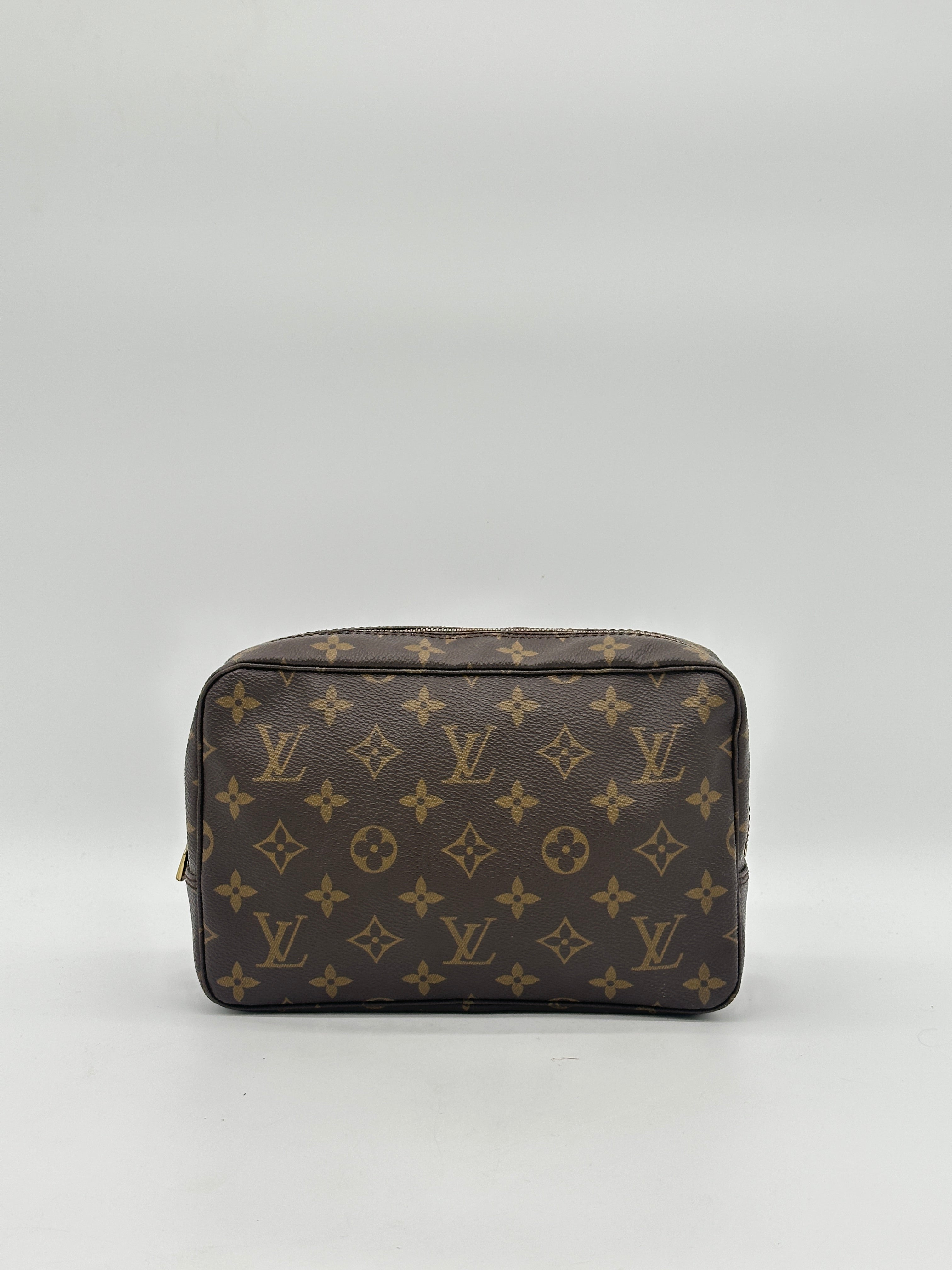 Louis Vuitton Trousse 23