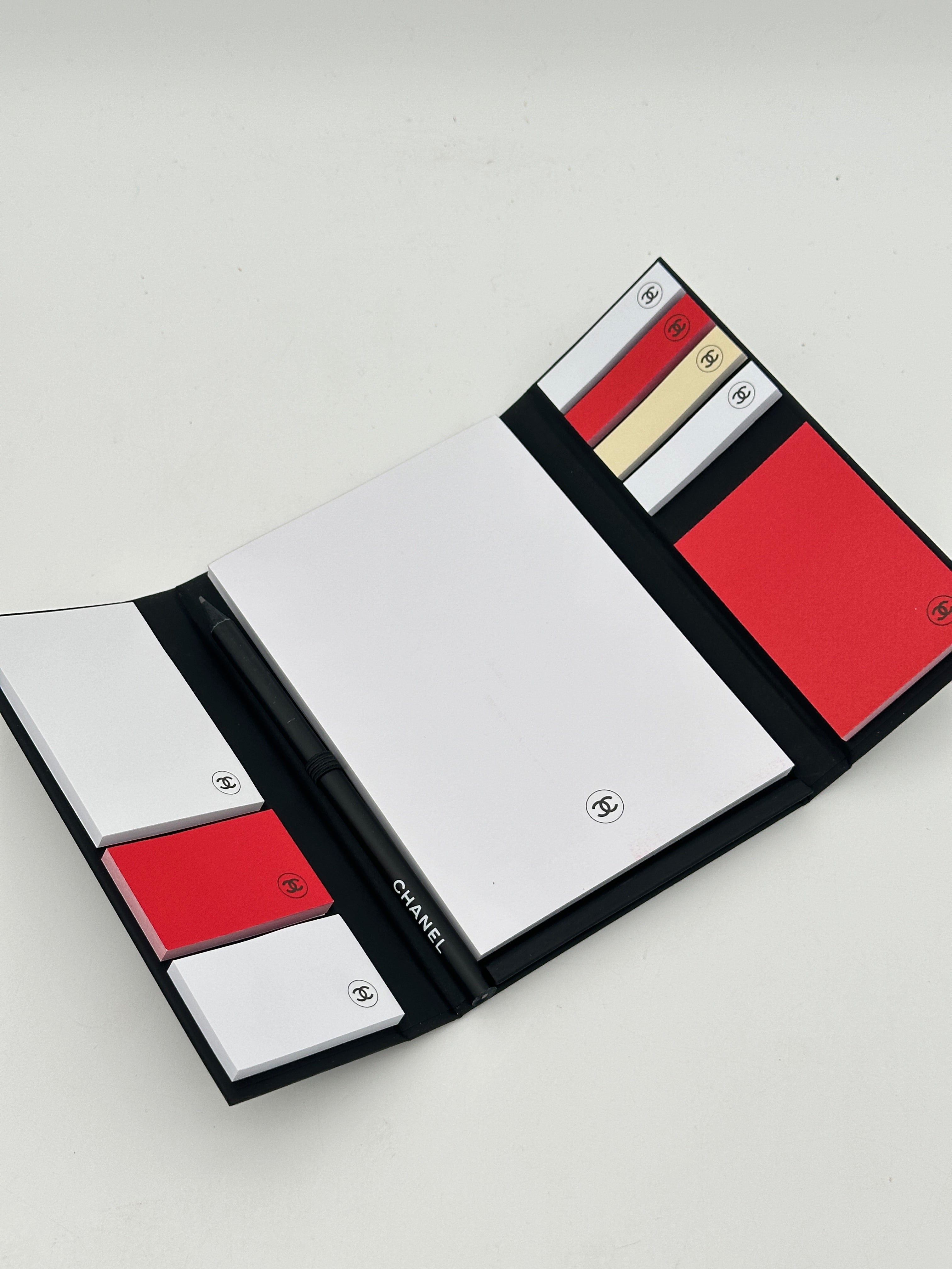 CHANEL シャネル　ブックレット　9冊 Chanel 'LA Collection' Notebook - Pepper Luxury Vintage