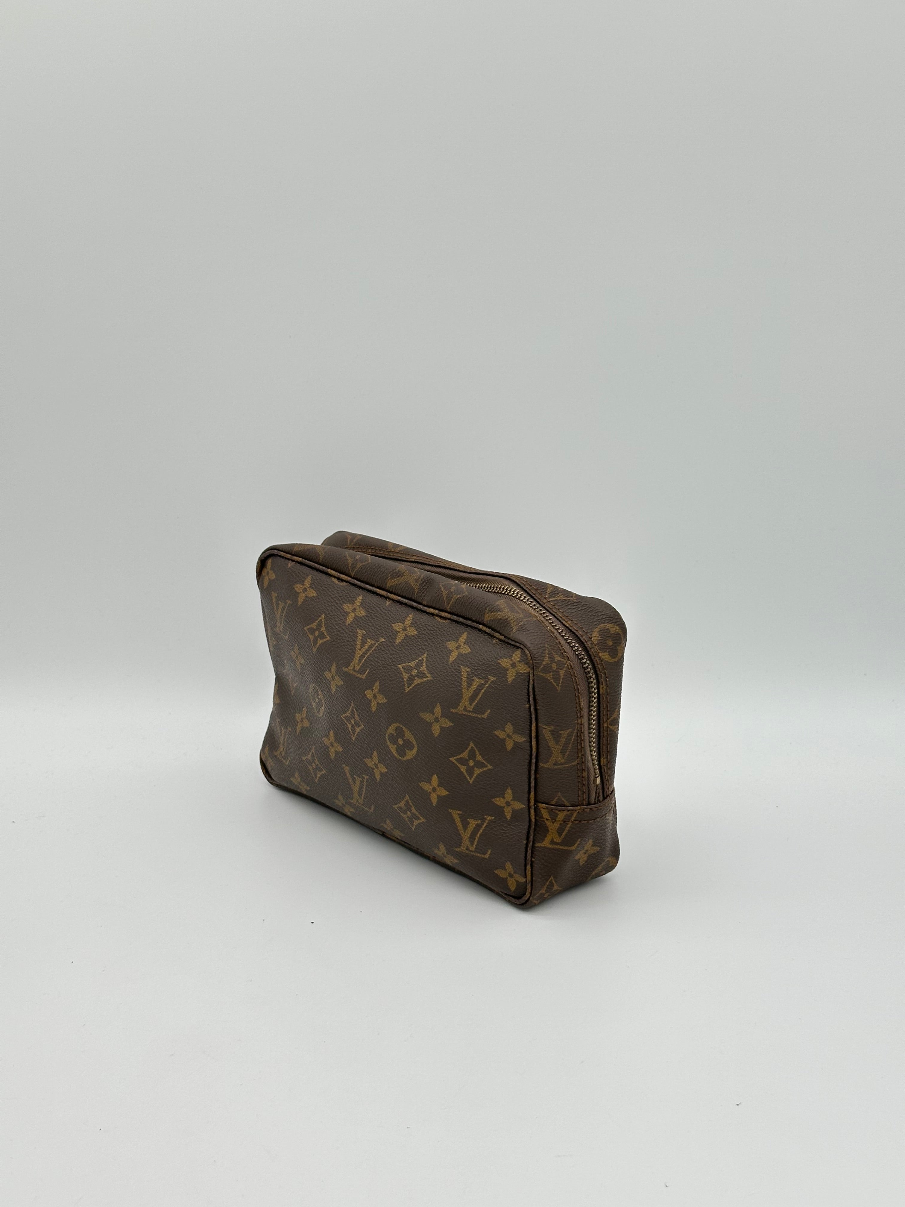 Louis Vuitton Trousse 23
