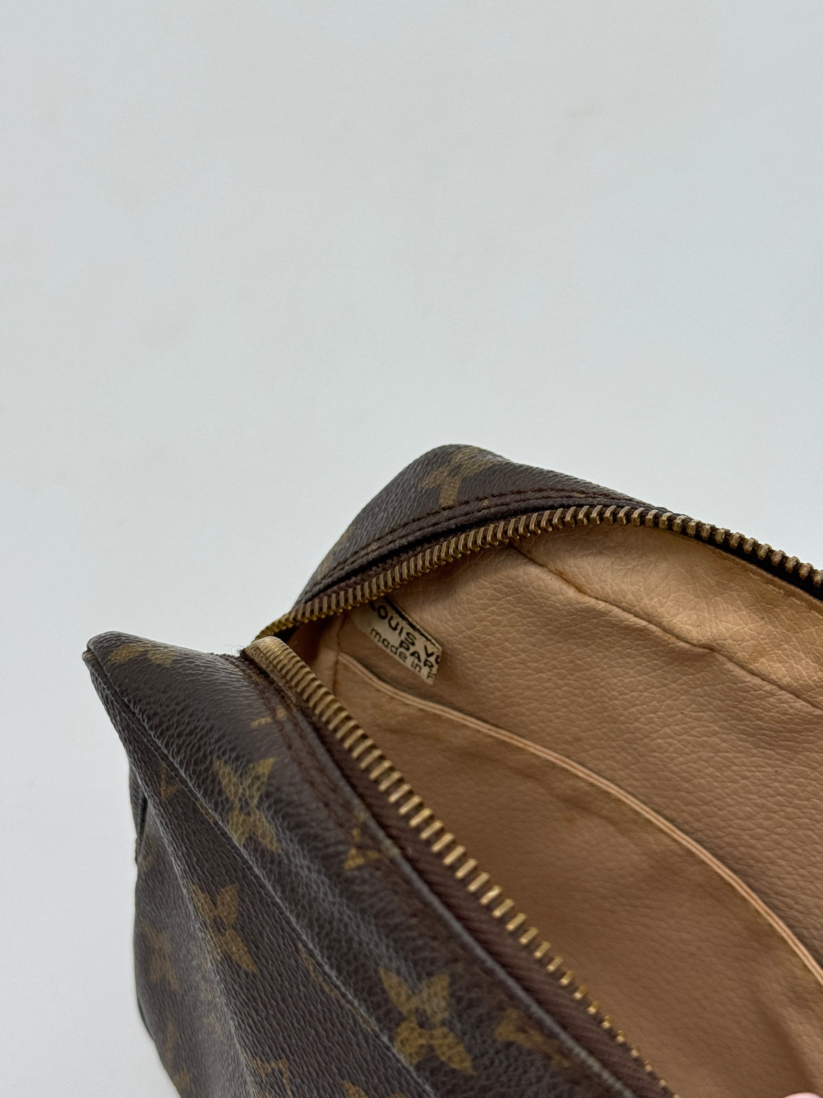 Louis Vuitton Trousse 23