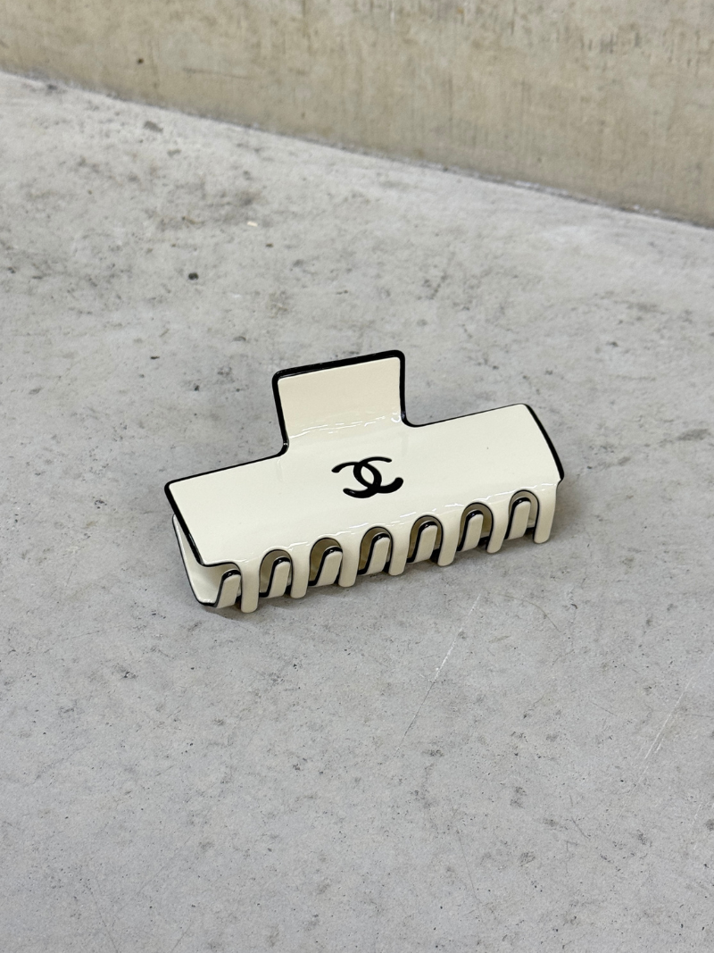 Chanel Ivory Logo Rectangular Haarklem