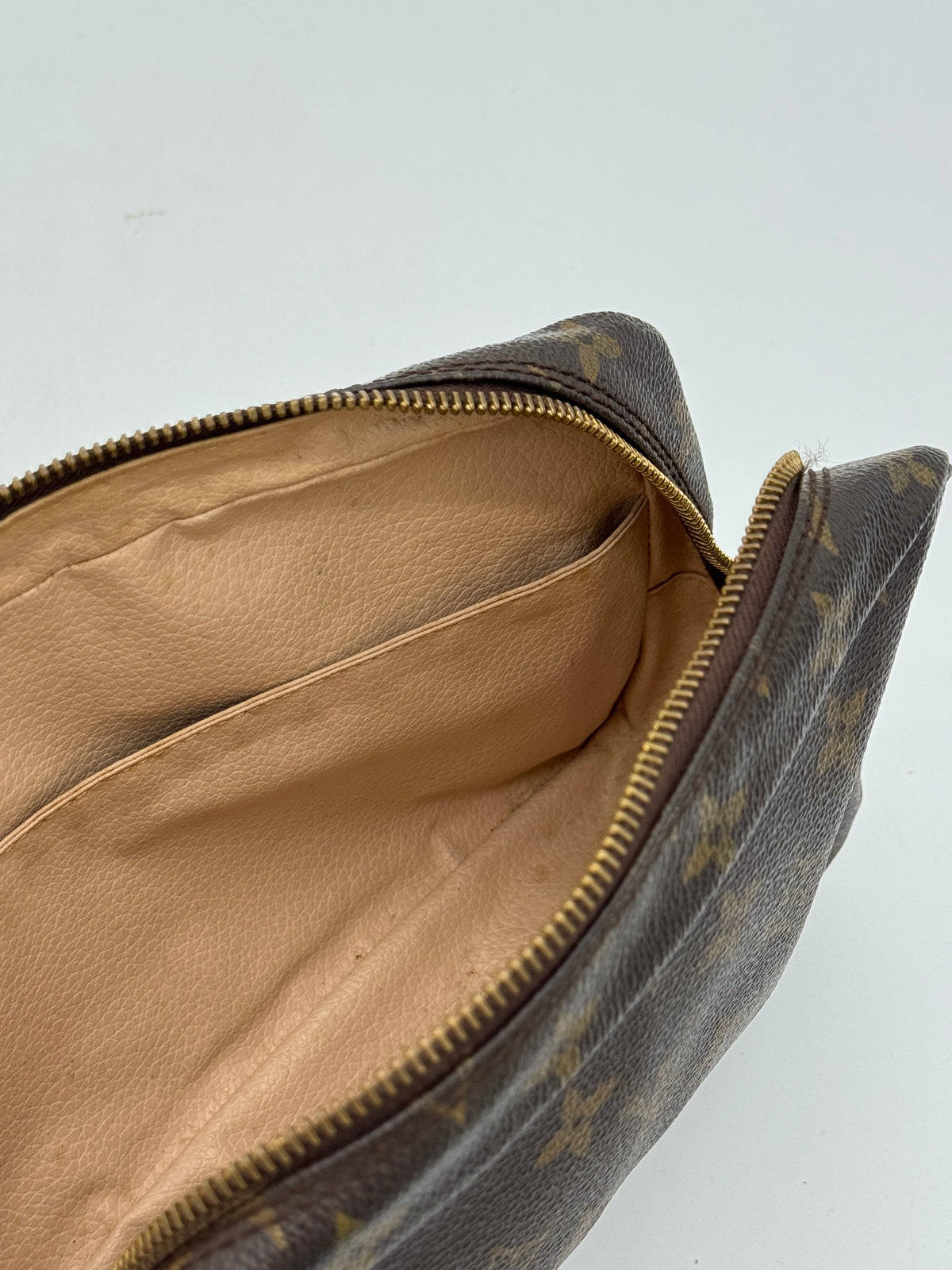 Louis Vuitton Trousse 23