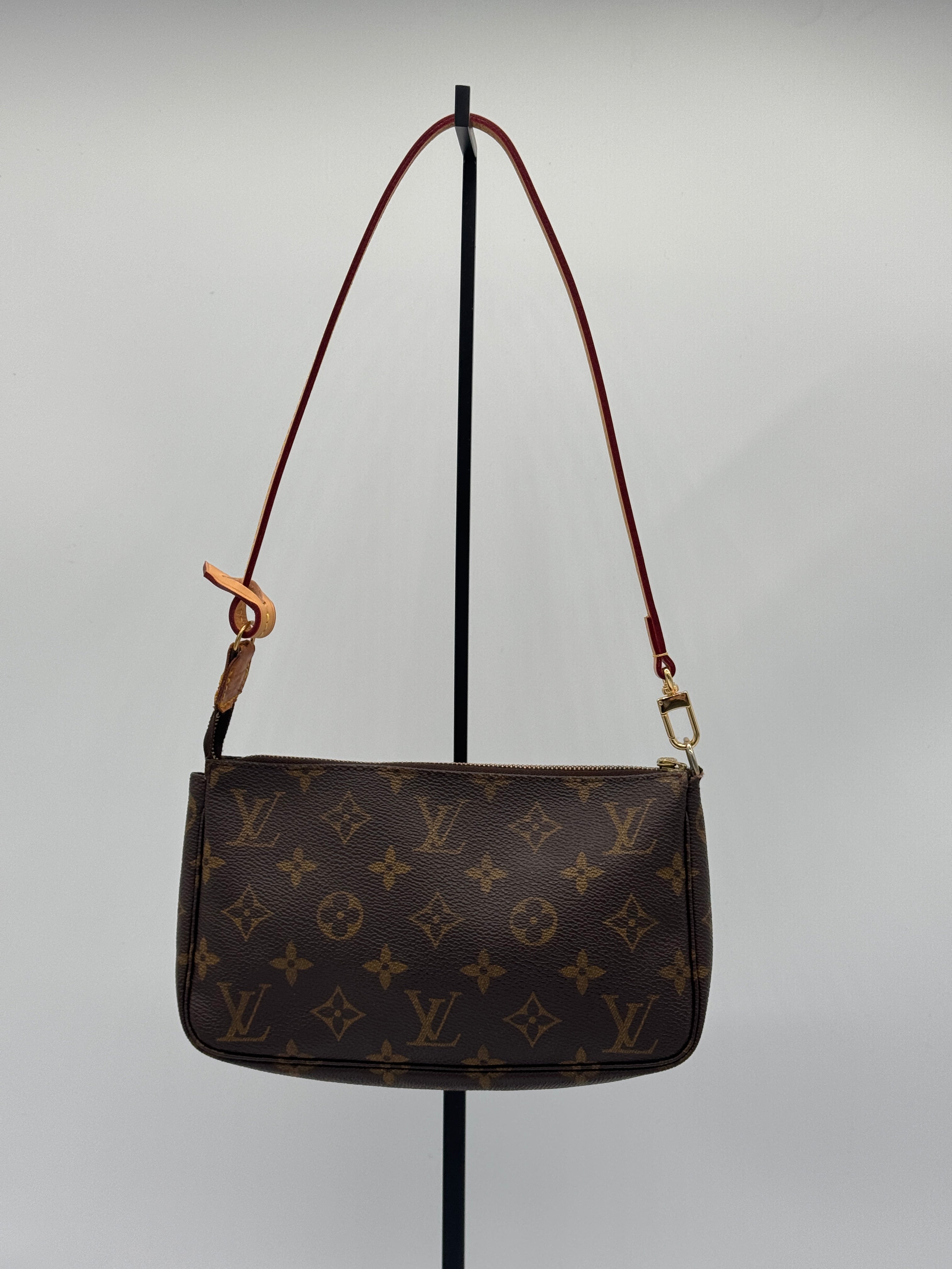 Louis Vuitton Pochette Accessoires Strap