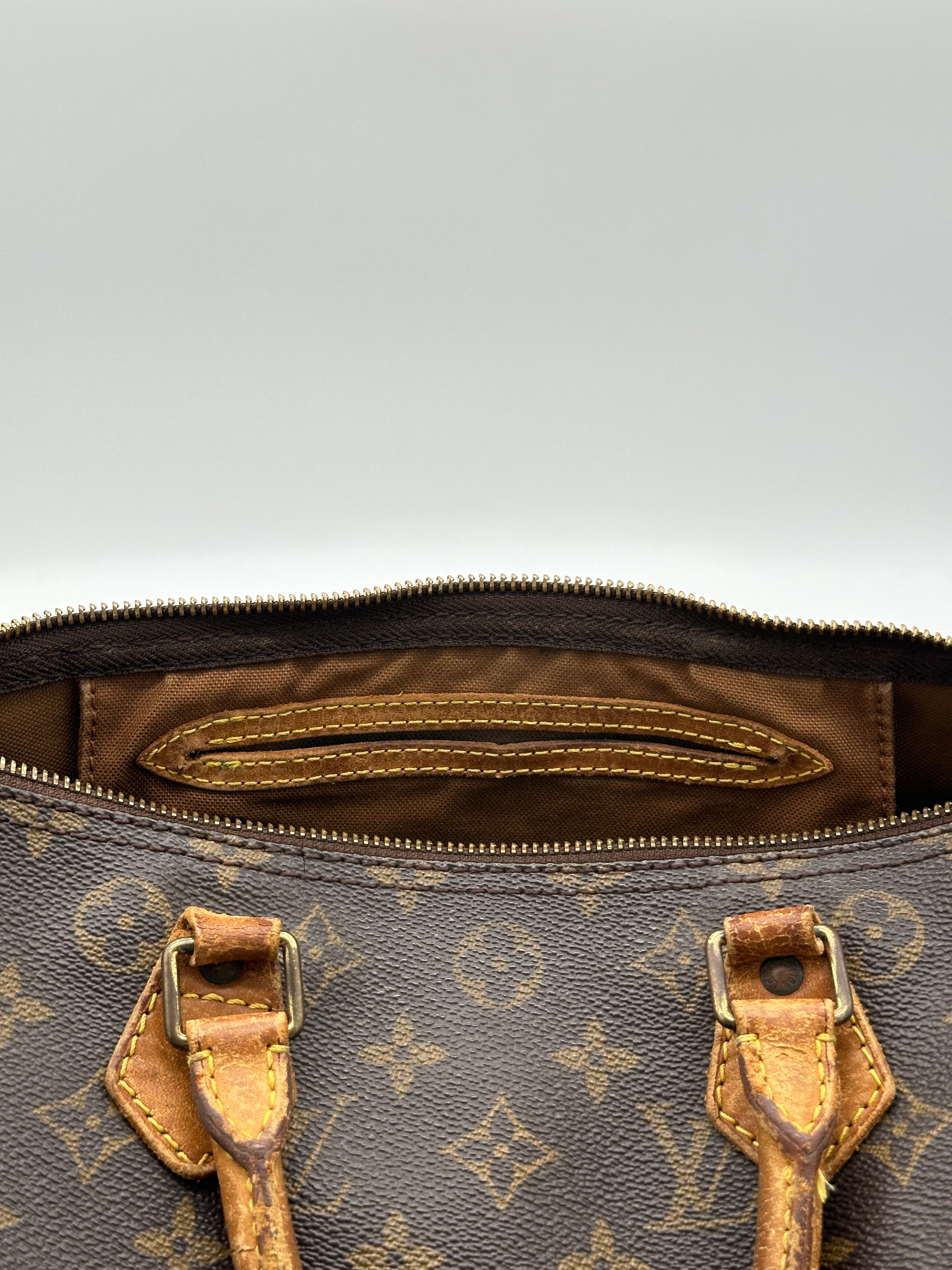 Pre-loved Louis Vuitton Speedy 30 | Pepper Luxury Vintage