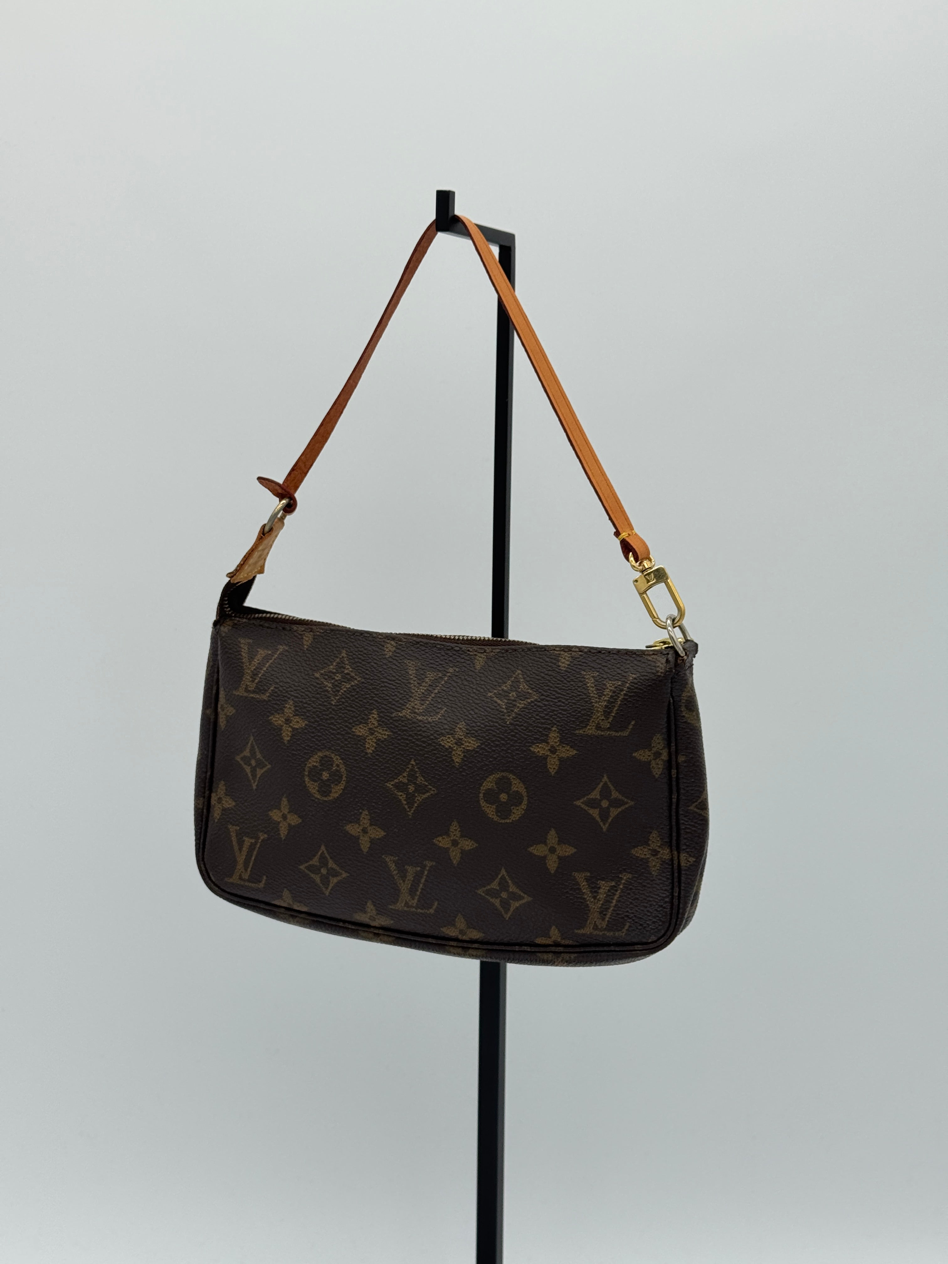 Pre-loved Louis Vuitton Pochette Accessoires | Pepper Luxury Vintage