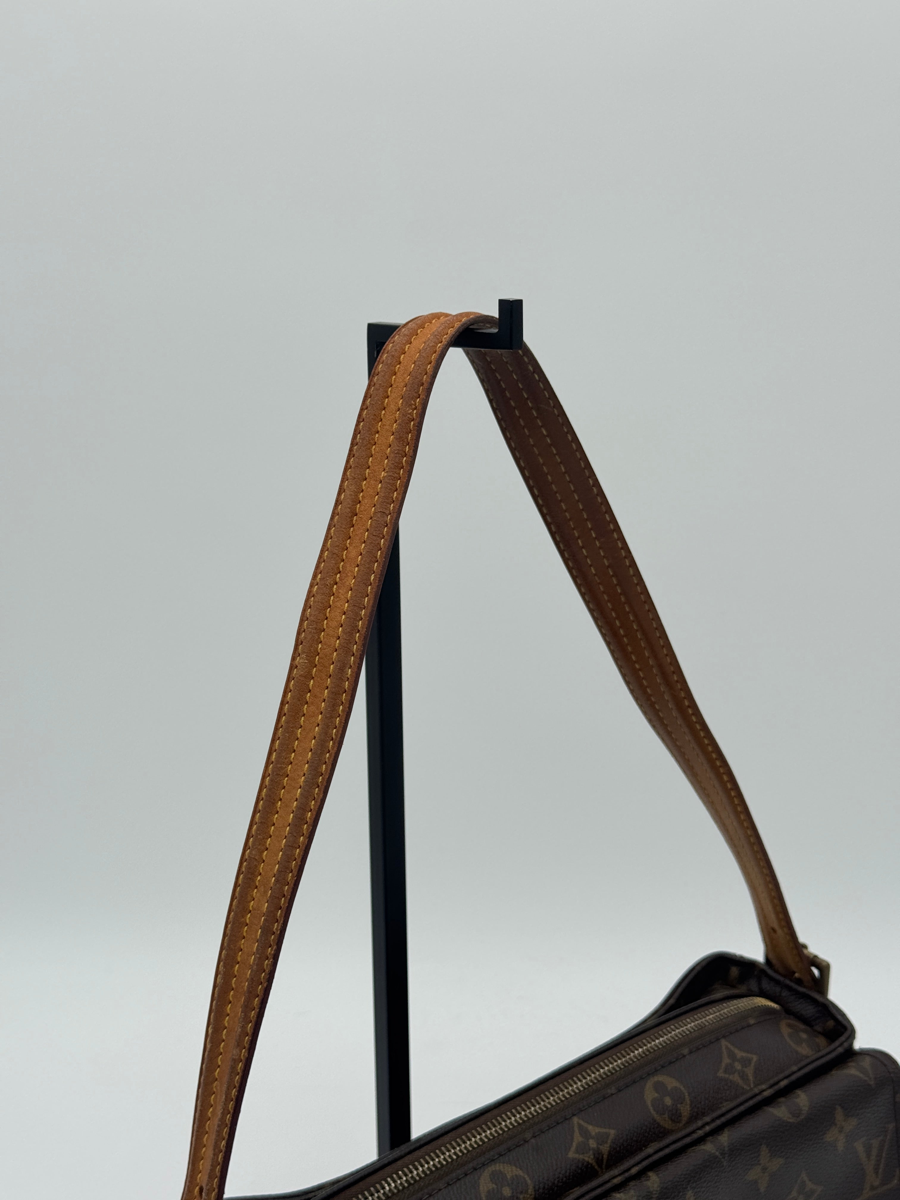 Pre-loved Louis Vuitton Viva Cité MM | Pepper Luxury Vintage