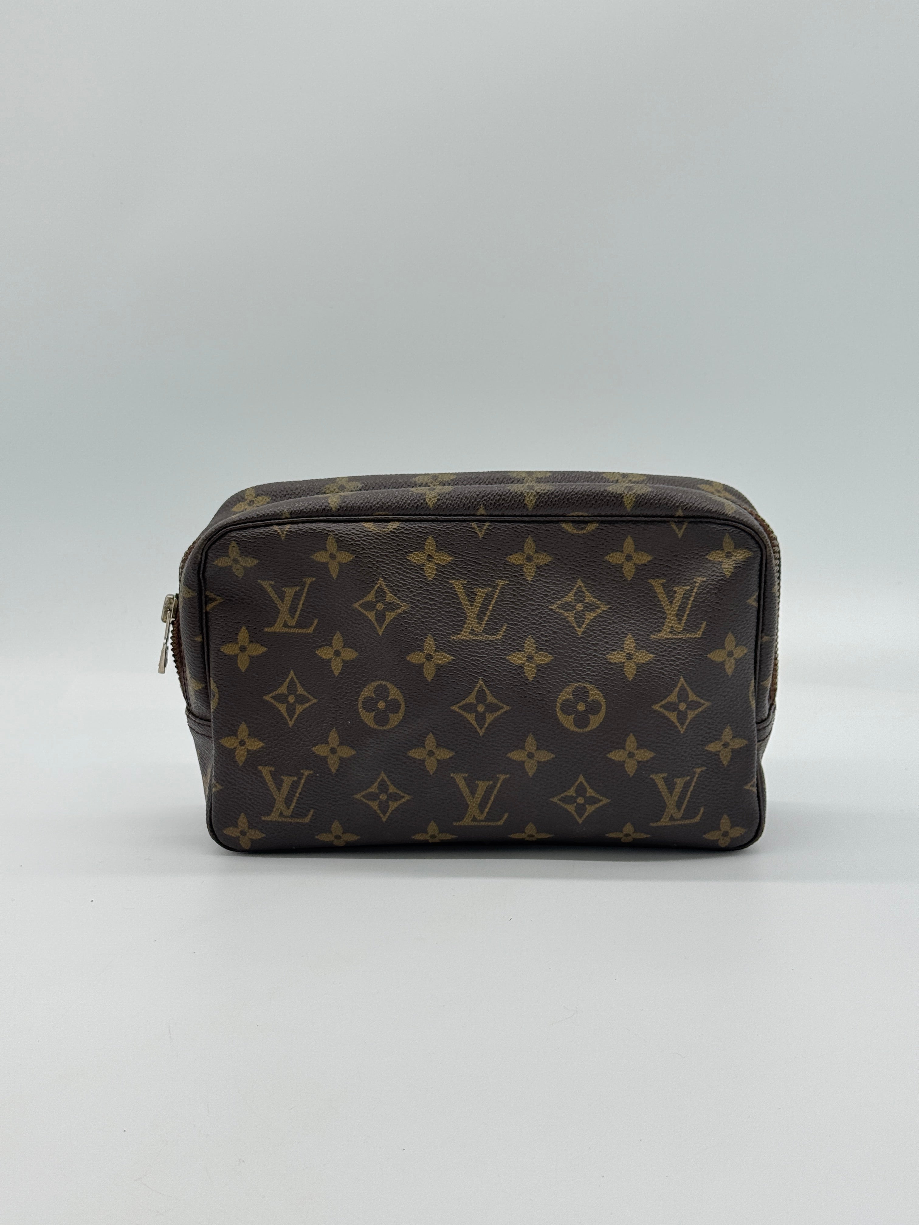 Louis Vuitton Trousse 23