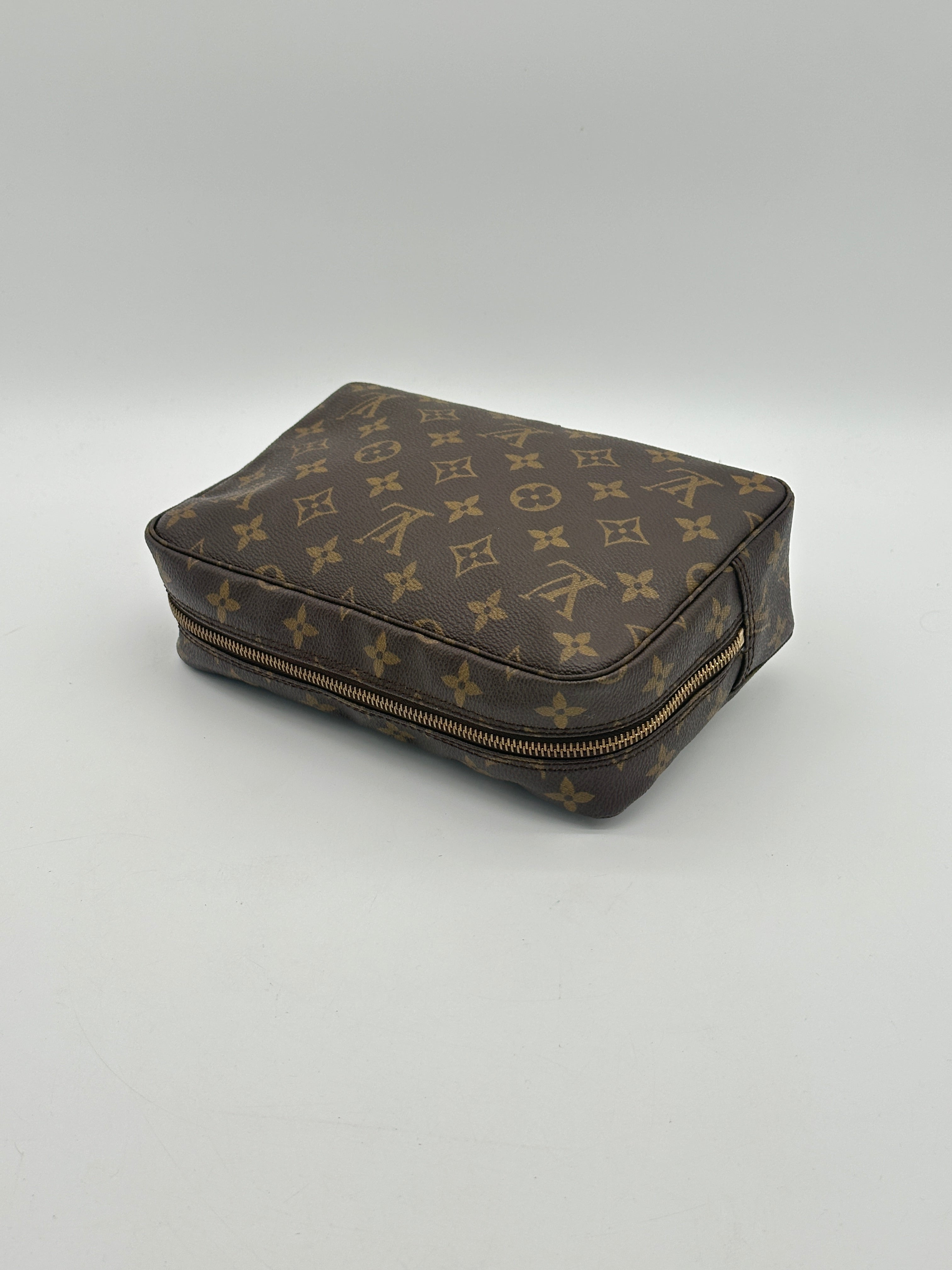Louis Vuitton Trousse 23