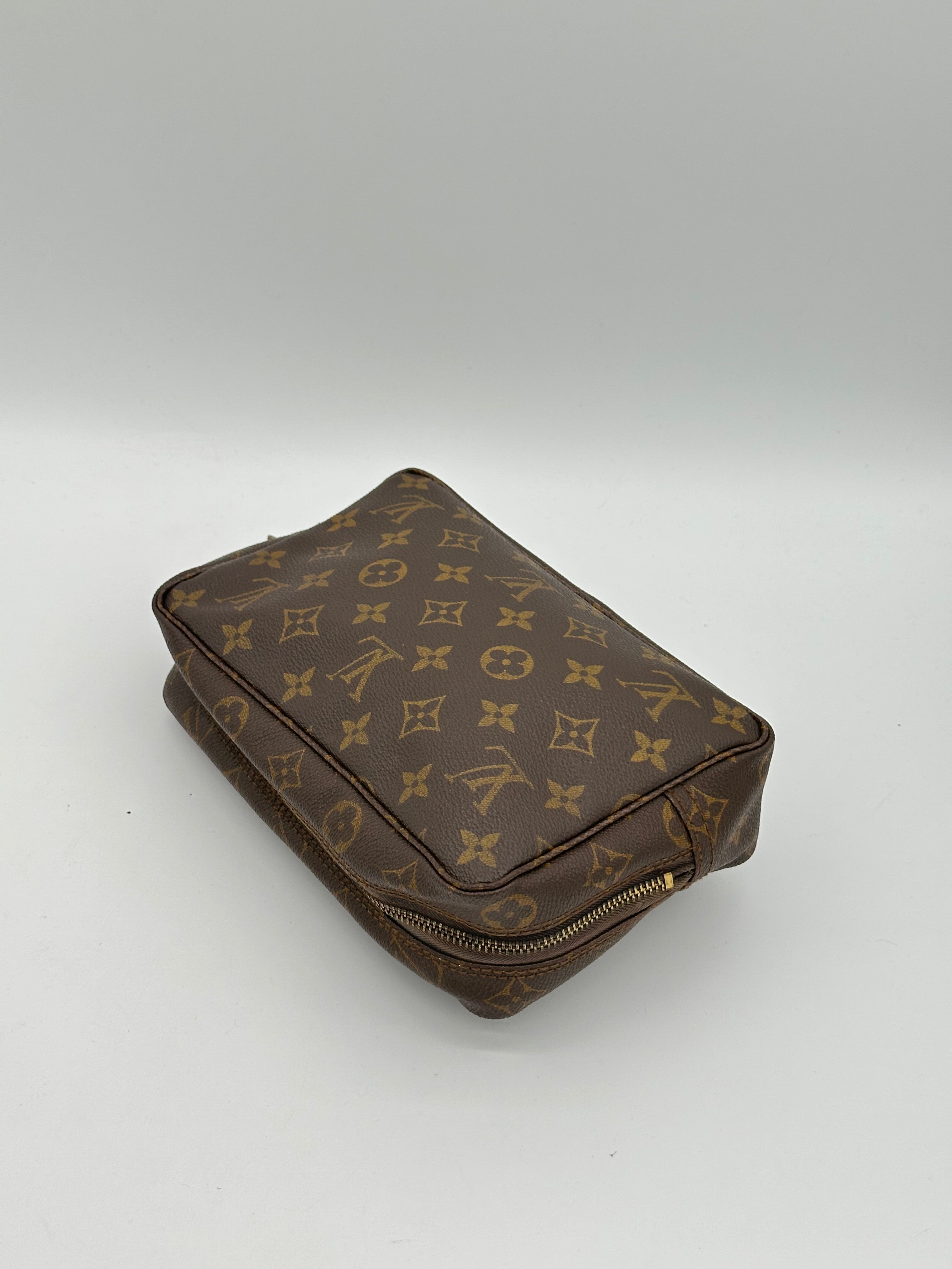 Louis Vuitton Trousse 23