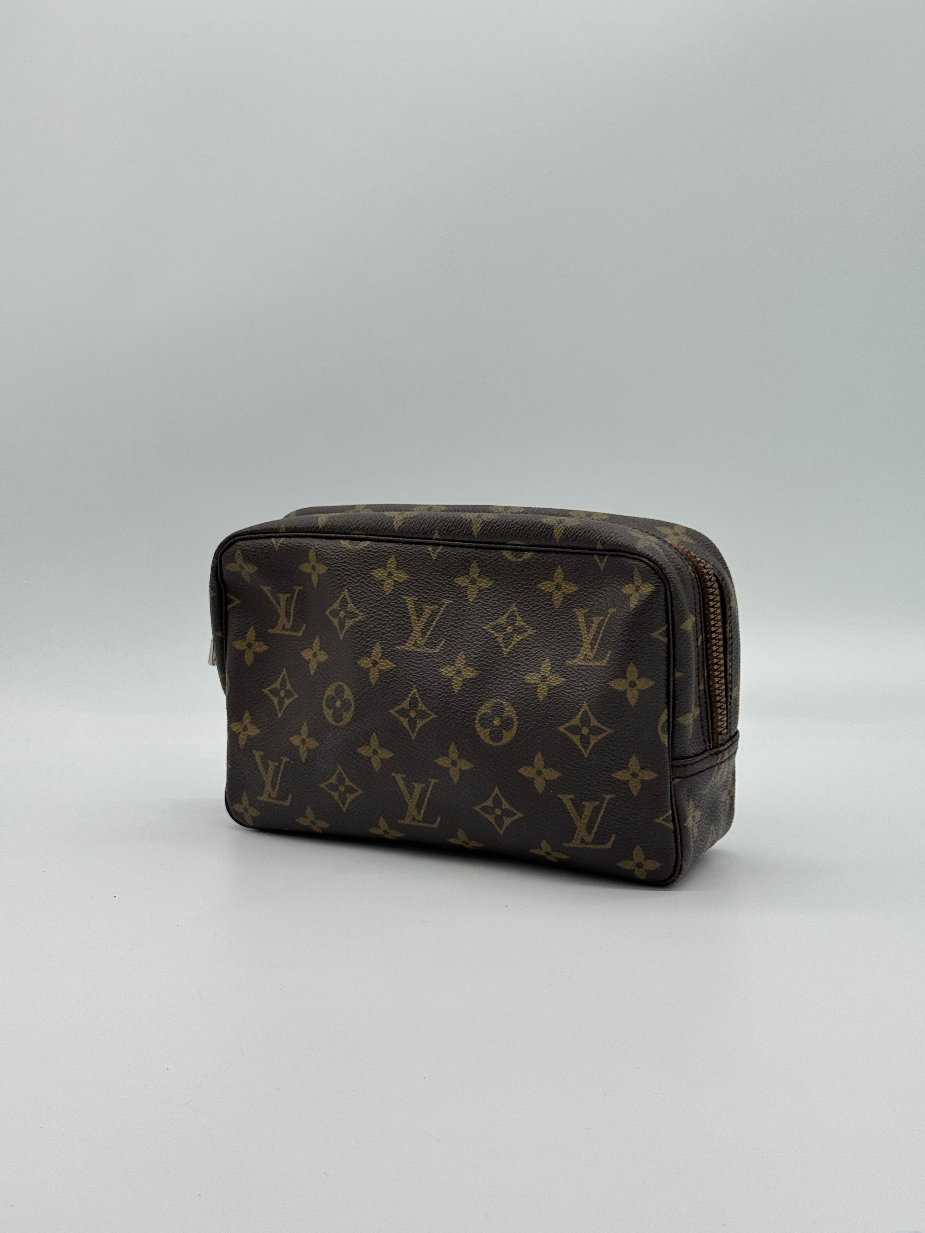 Louis Vuitton Trousse 23