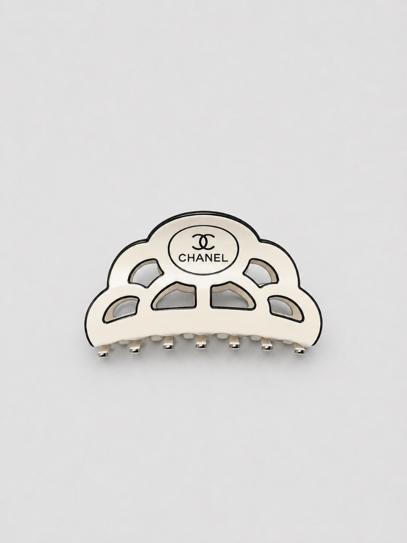 Chanel Ivory Scallop Haarklem