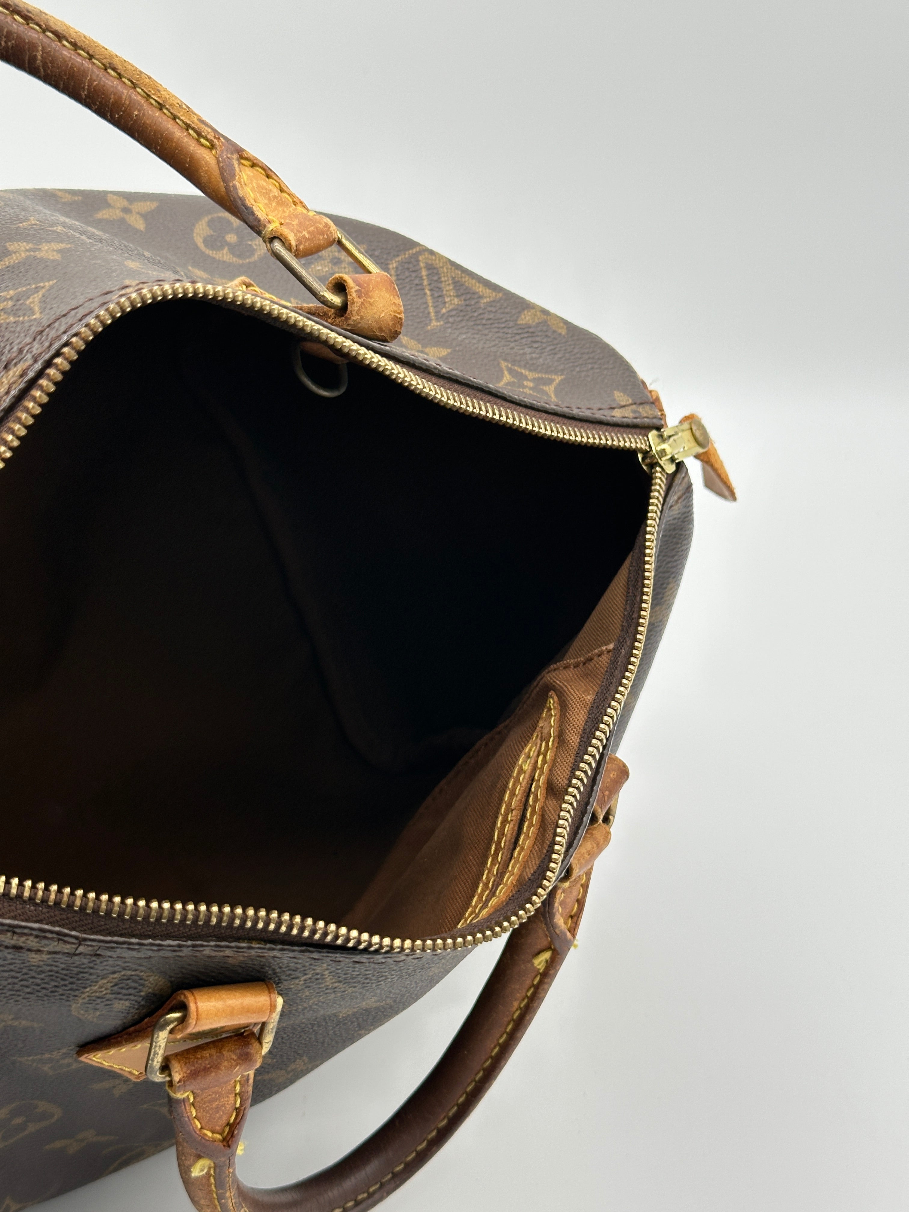 Pre-loved Louis Vuitton Speedy 30 | Pepper Luxury Vintage