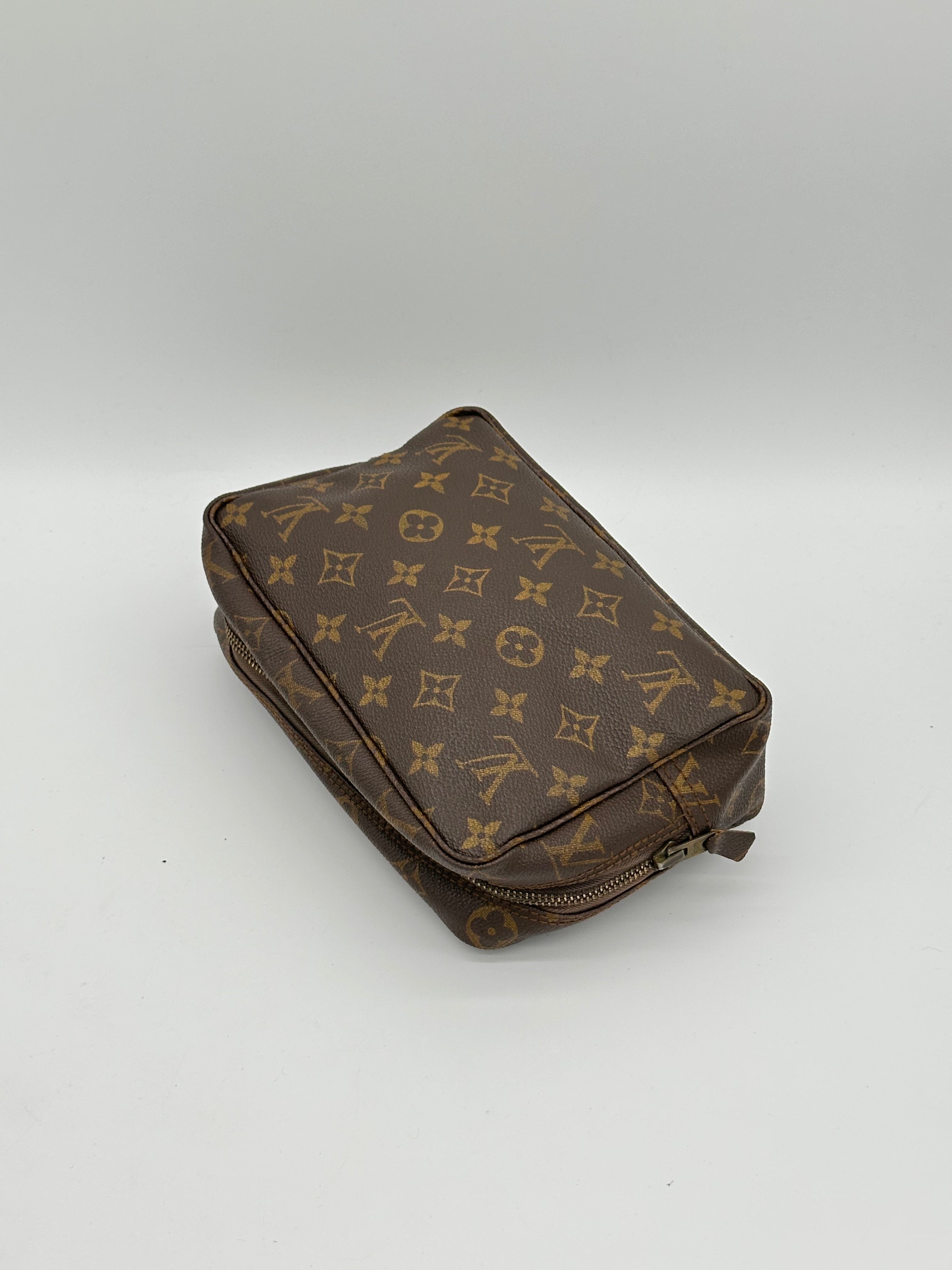 Louis Vuitton Trousse 23