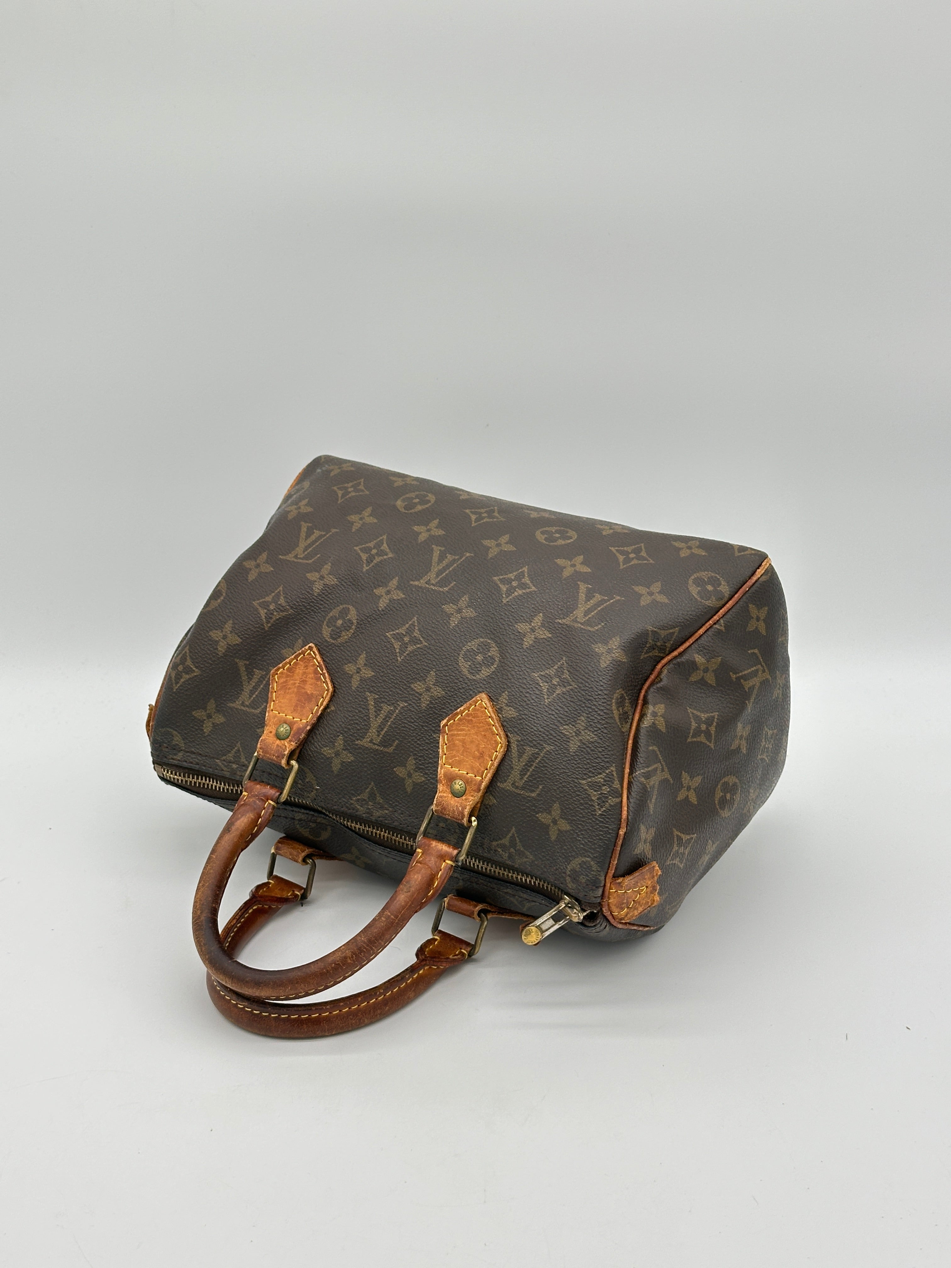 Pre-loved Louis Vuitton Speedy 25 | Pepper Luxury Vintage