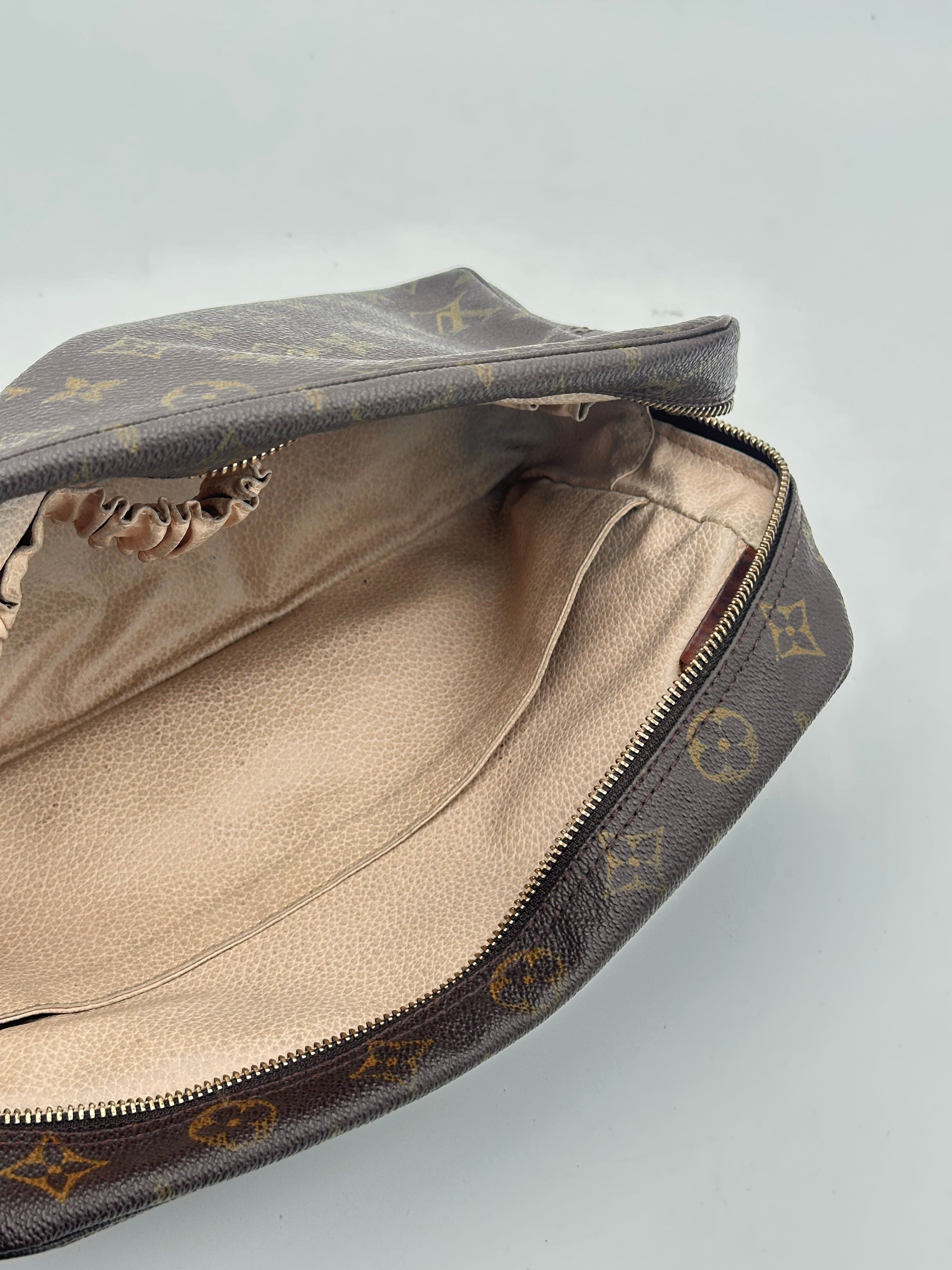 Louis Vuitton Trousse 28