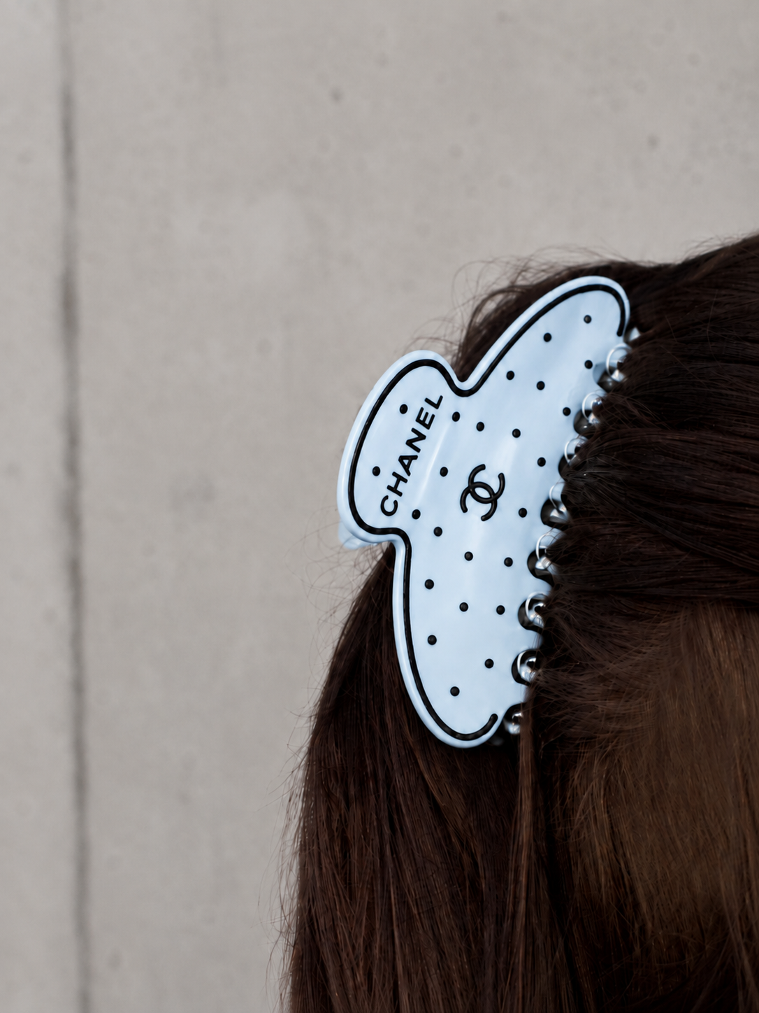 Chanel Blue Polka Dot Haarklem
