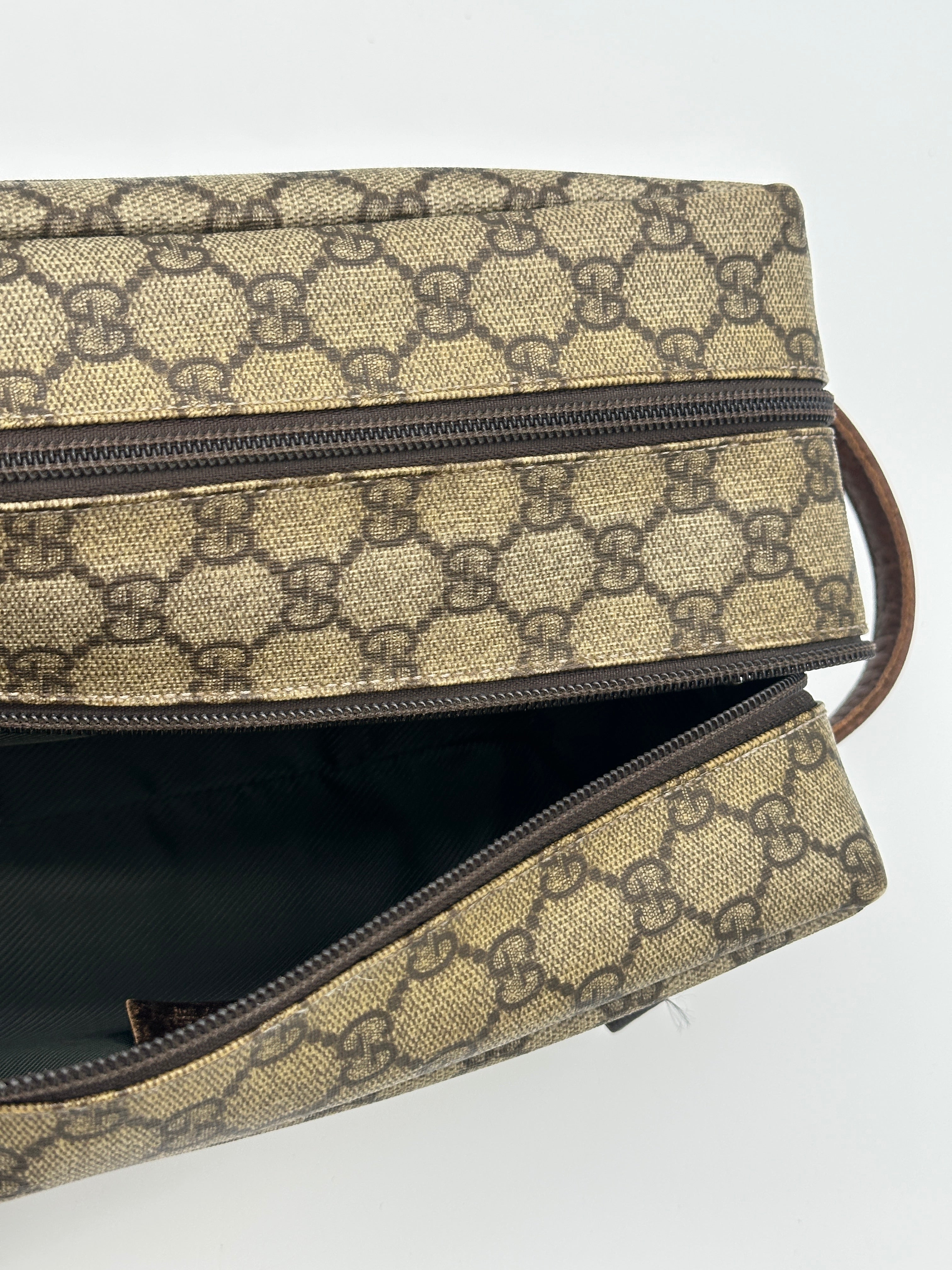 Gucci Supreme Pouch