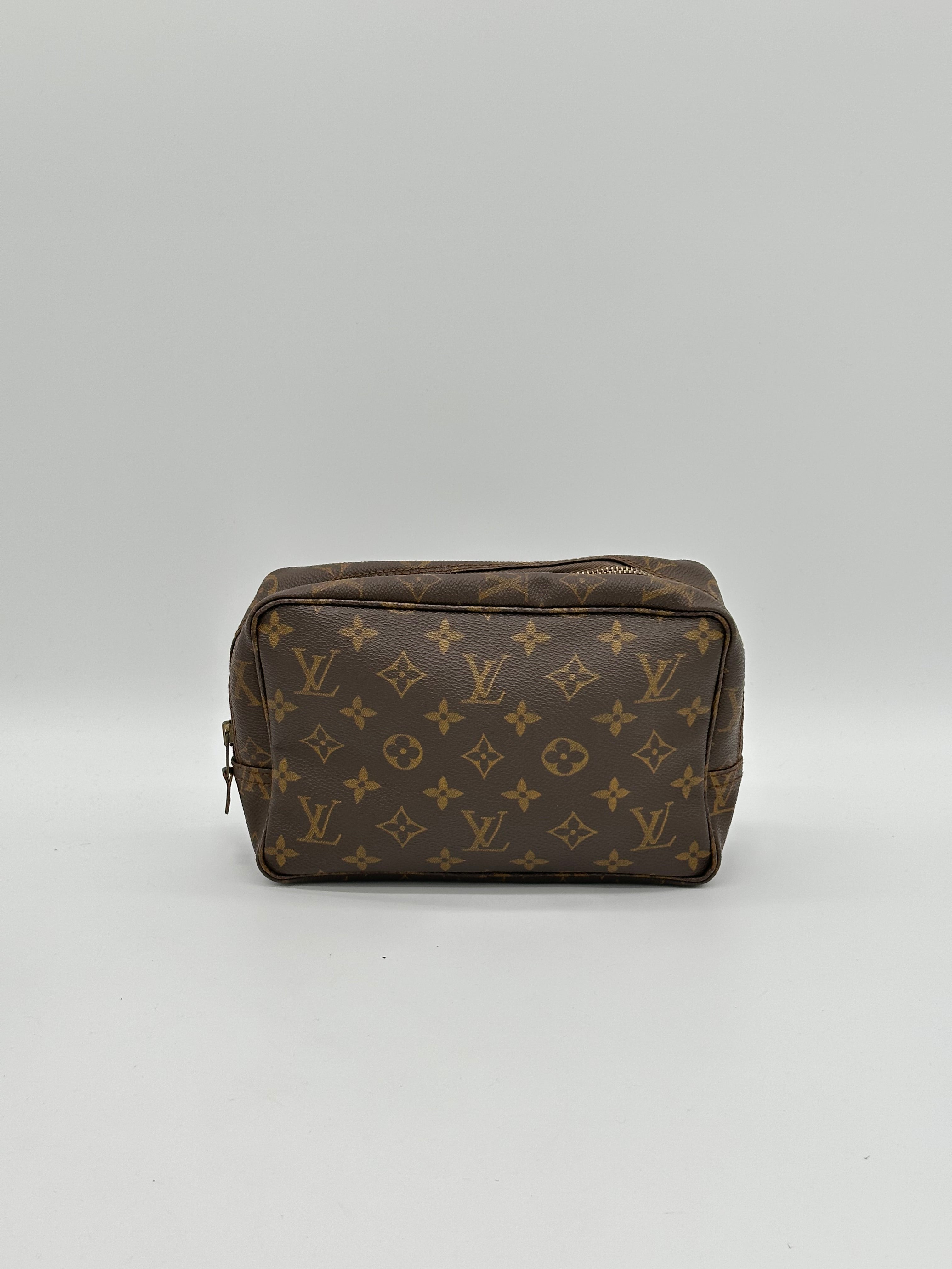Louis Vuitton Trousse 23
