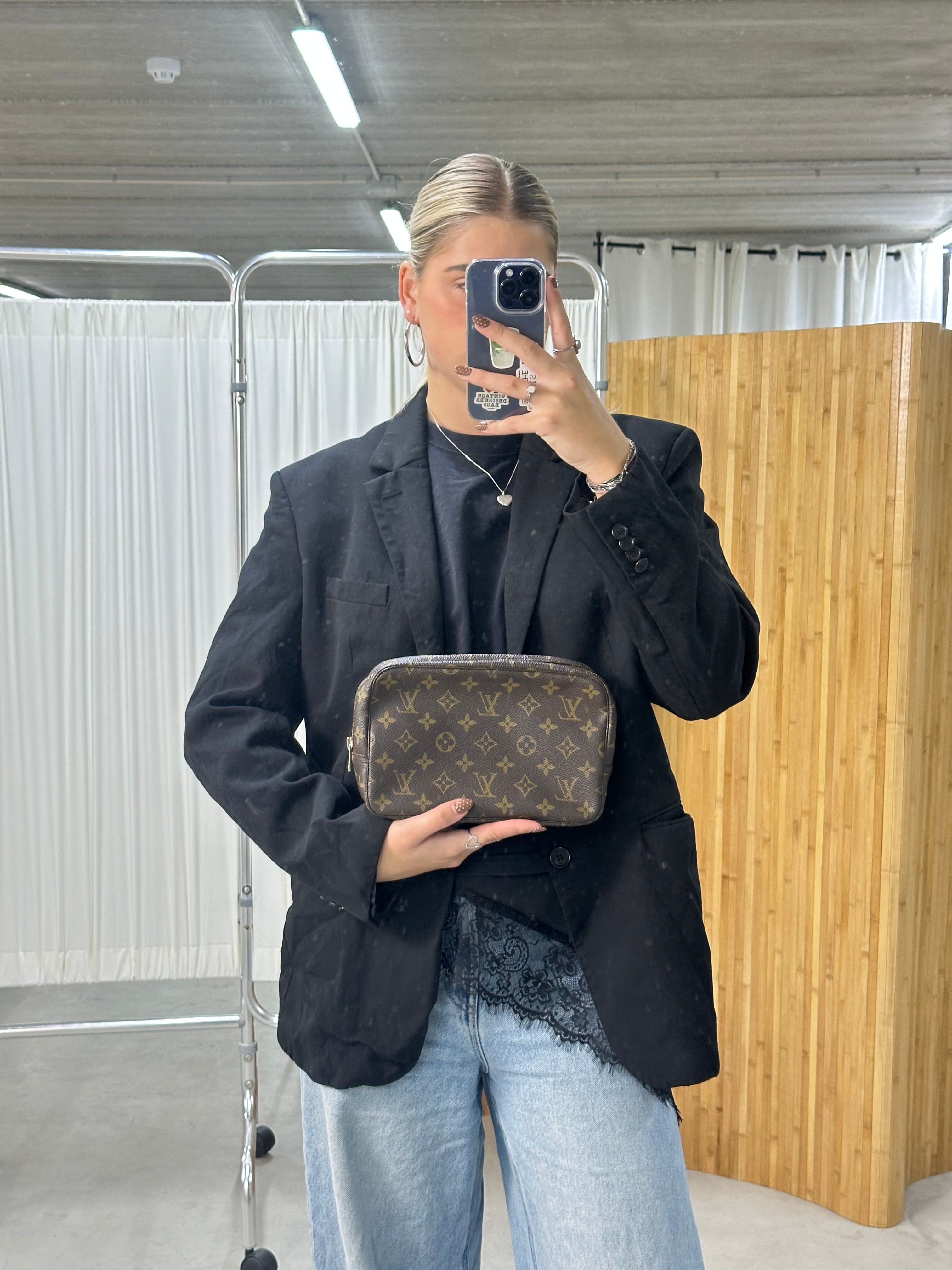 Louis Vuitton Trousse 23