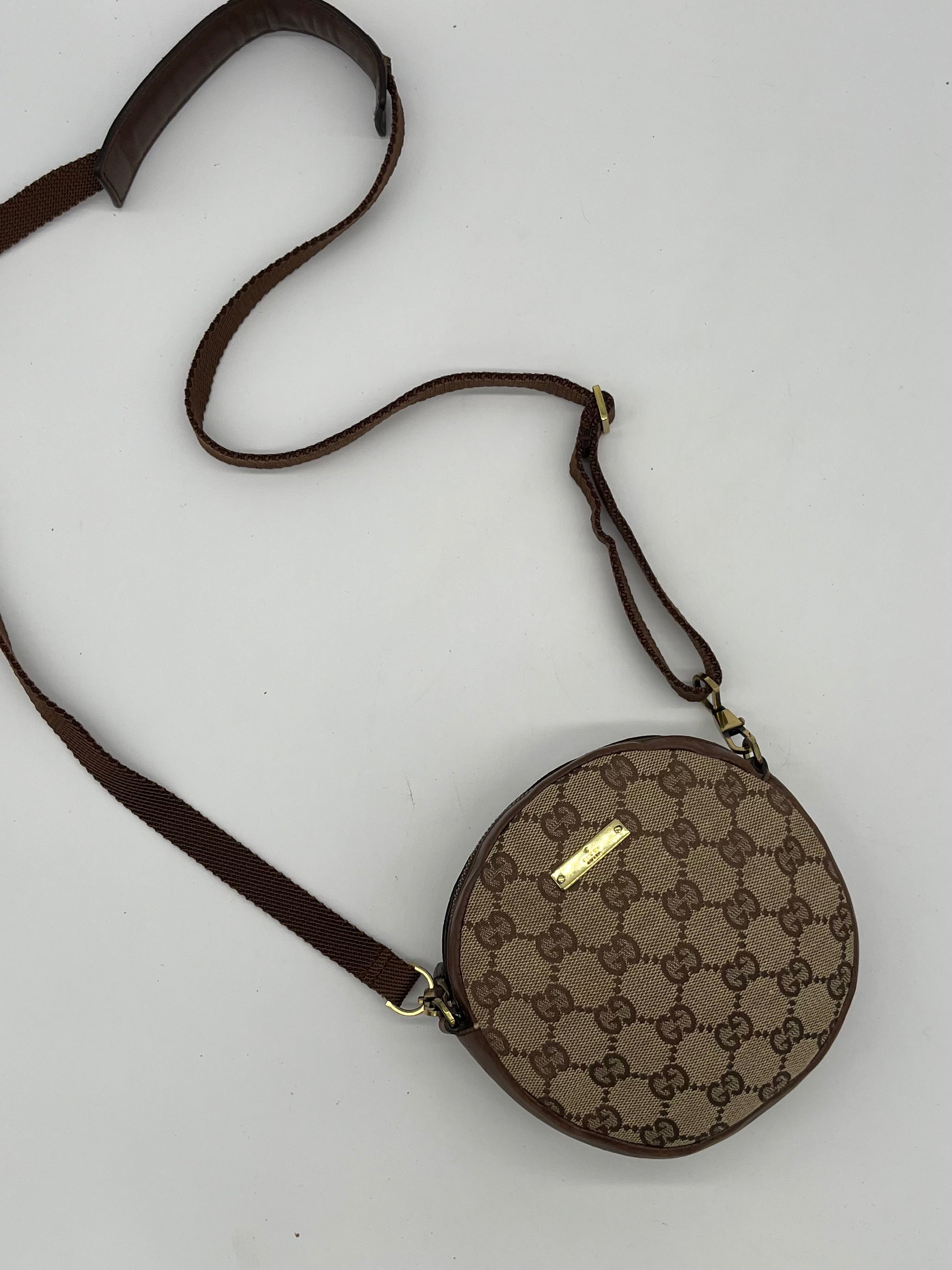 Gucci Round Canvas