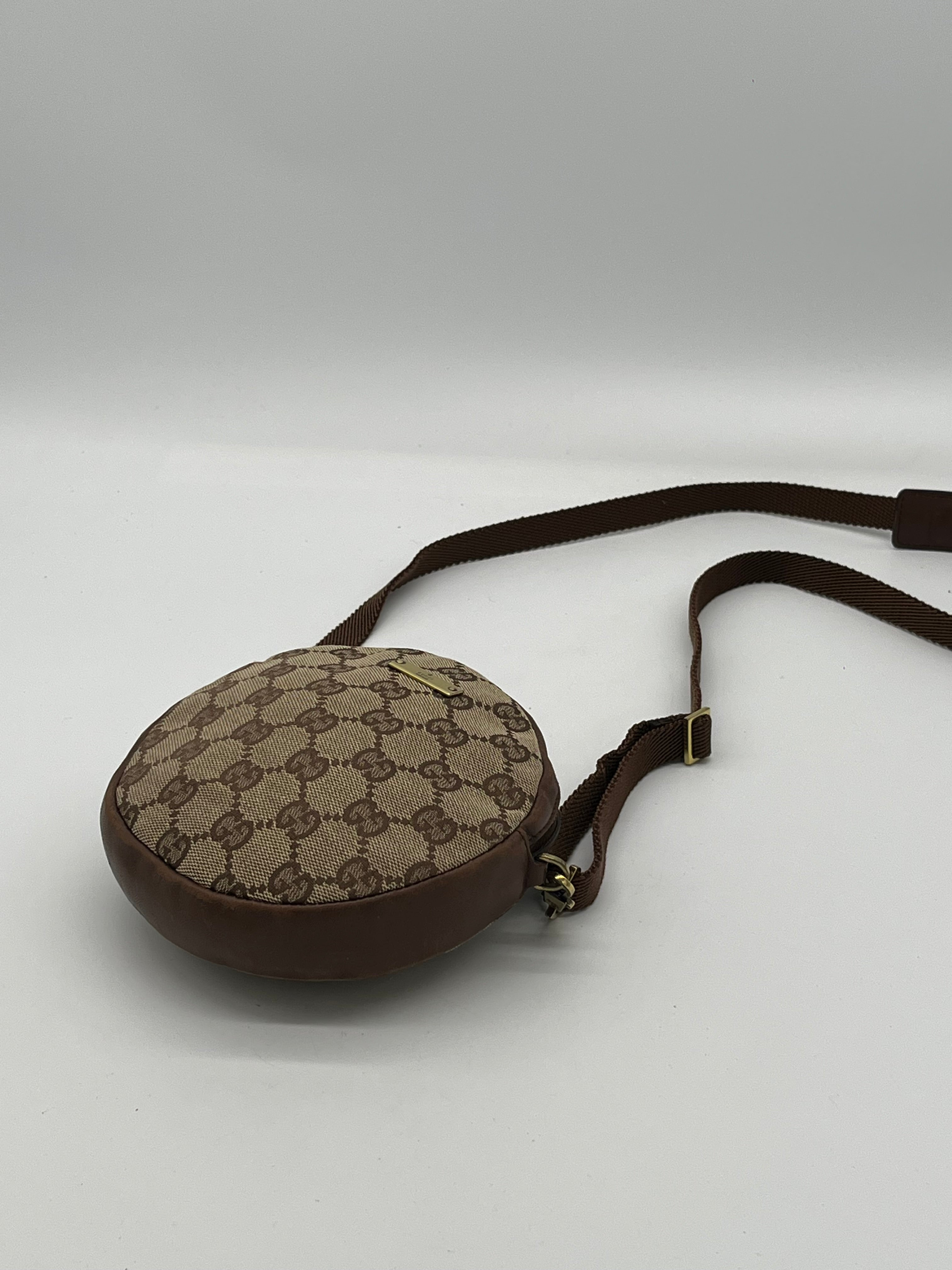 Gucci Round Canvas