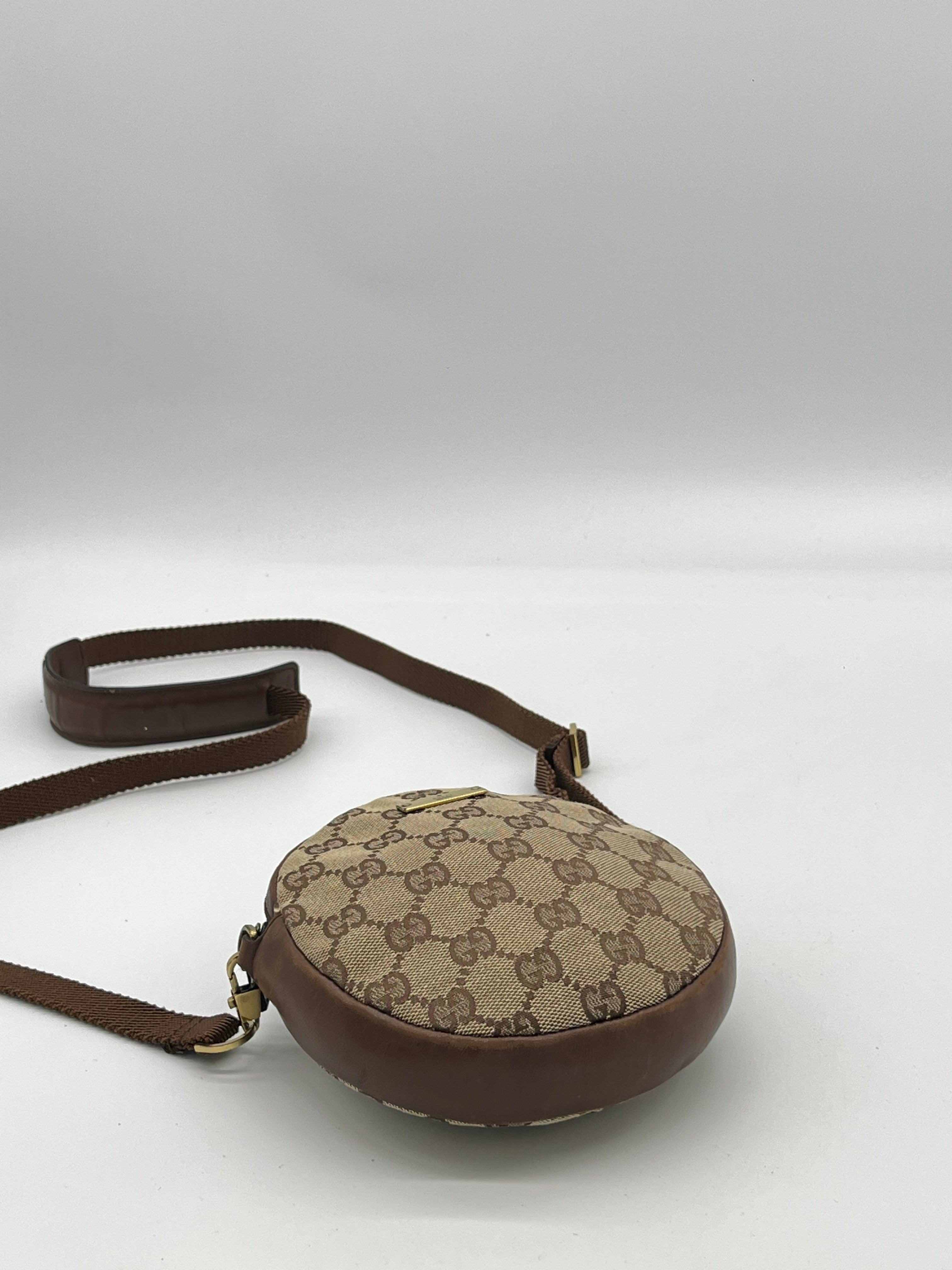 Gucci Round Canvas