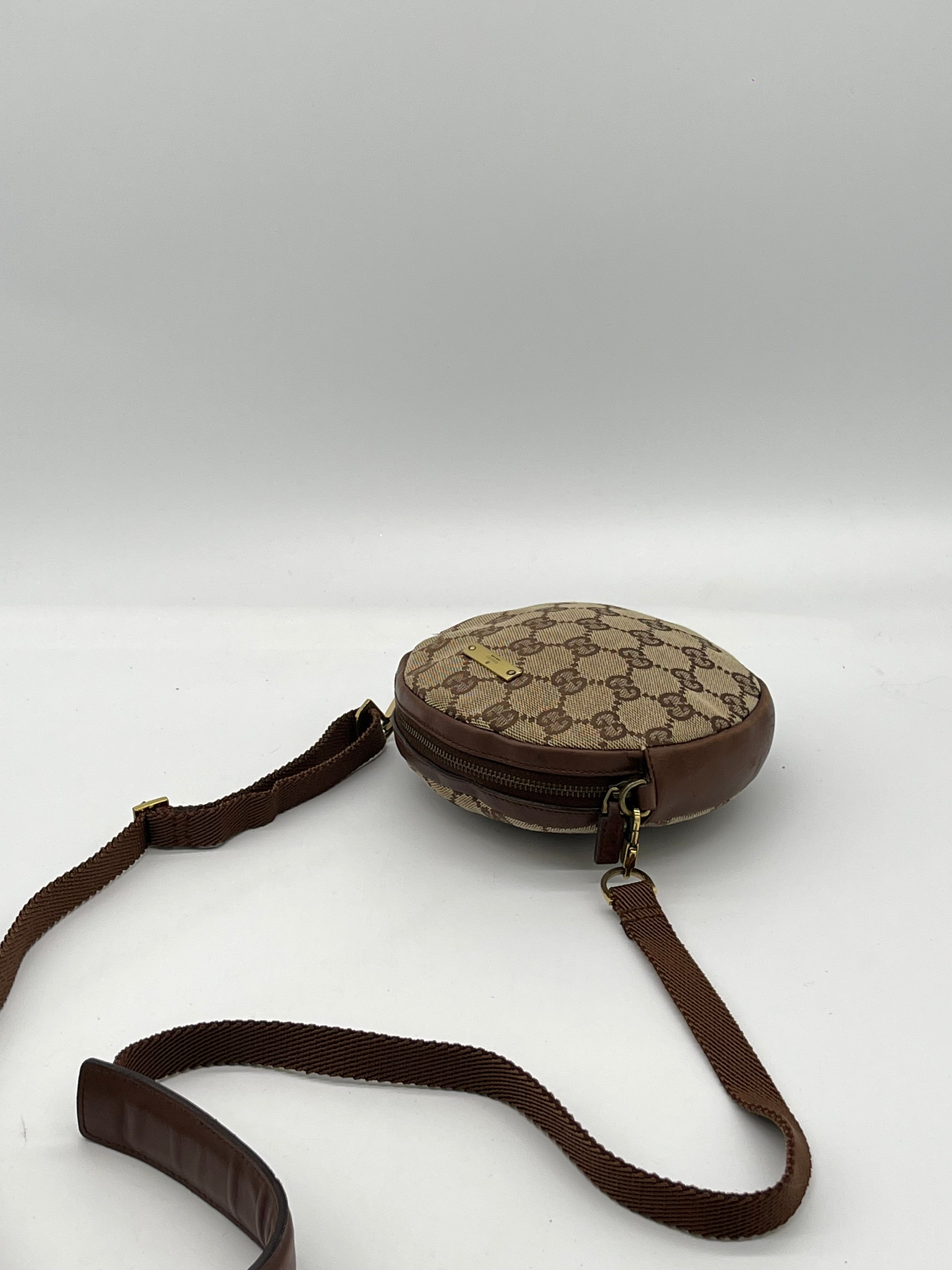 Gucci Round Canvas
