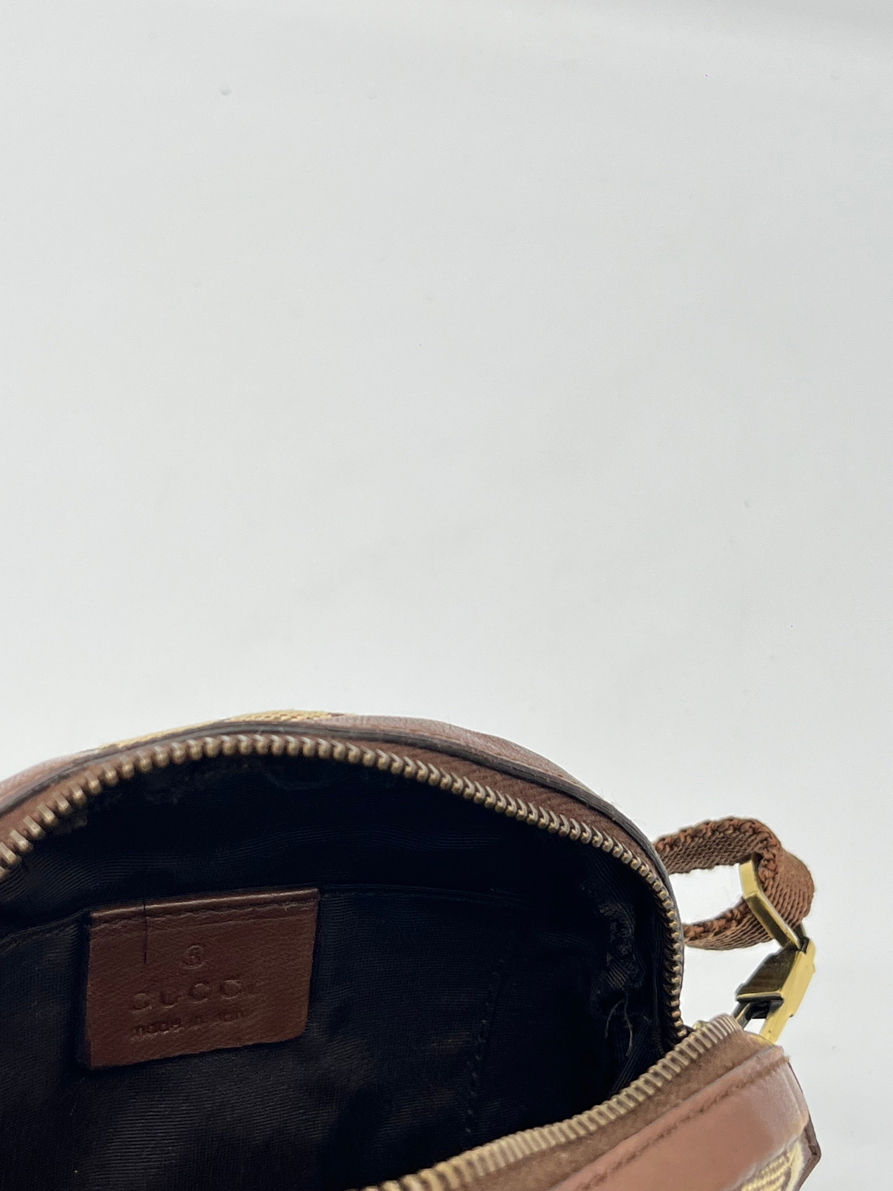Gucci Round Canvas