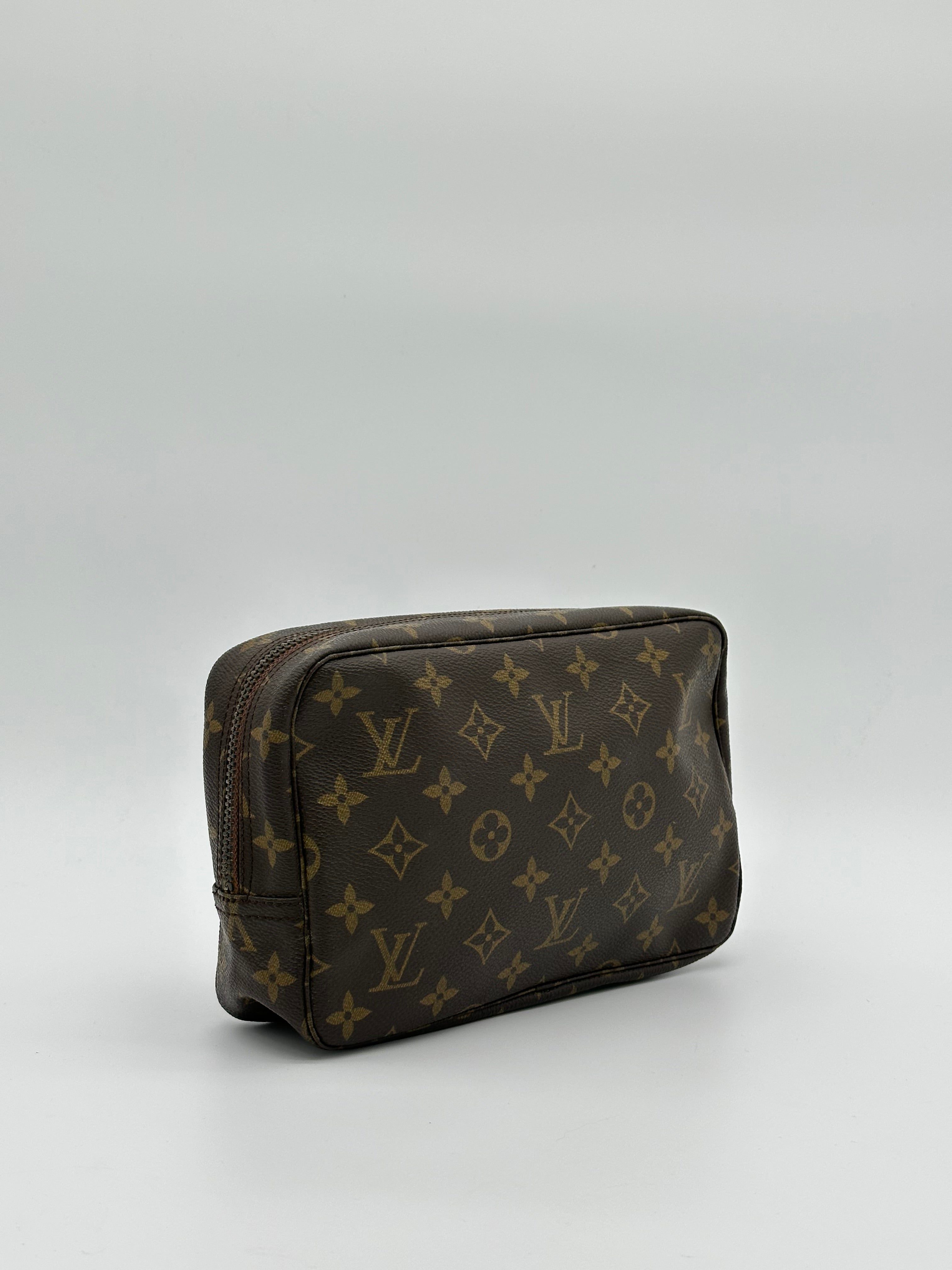 Pre-loved Louis Vuitton Trousse 23 | Pepper Luxury Vintage