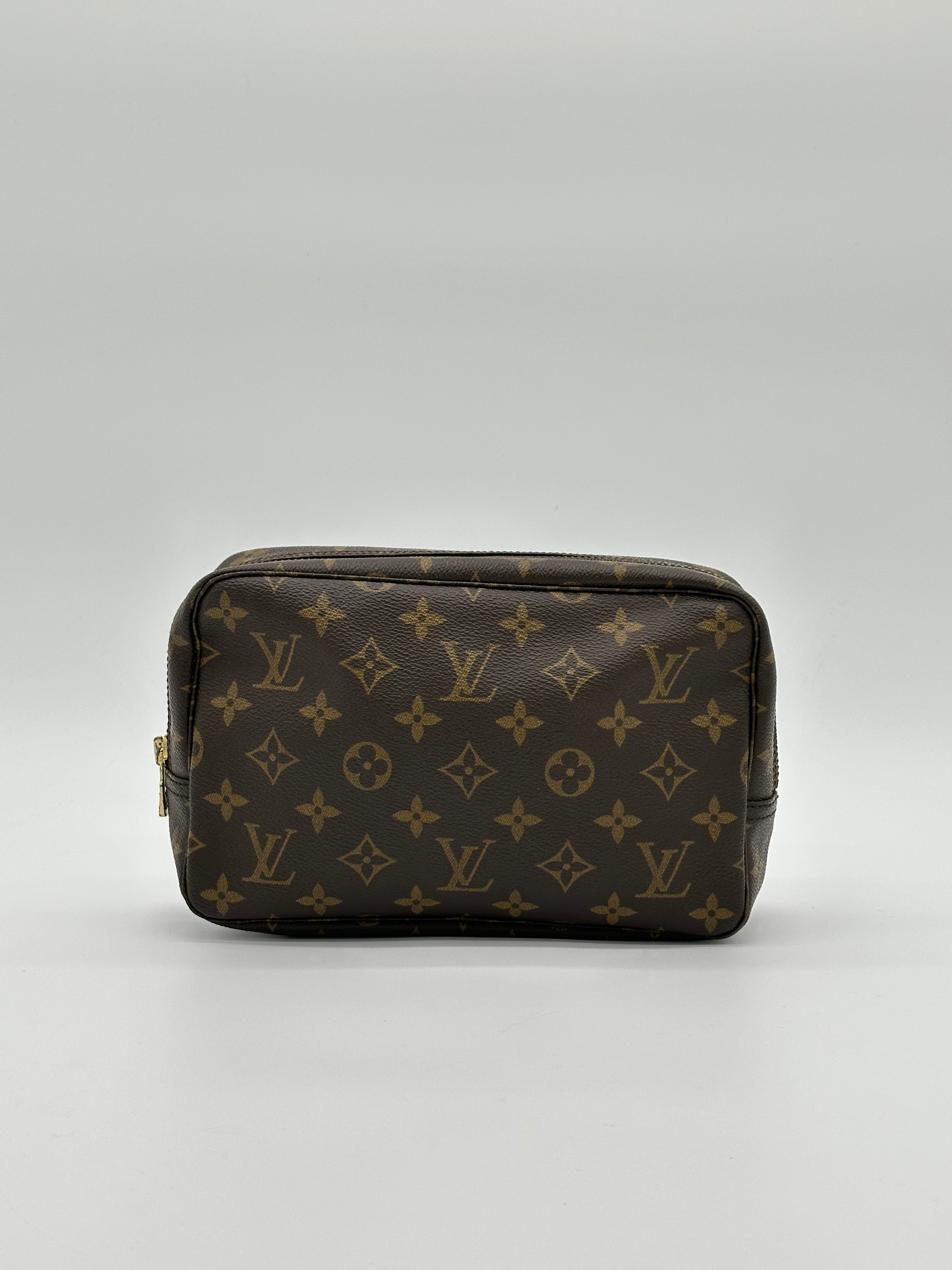 Louis Vuitton Trousse 23