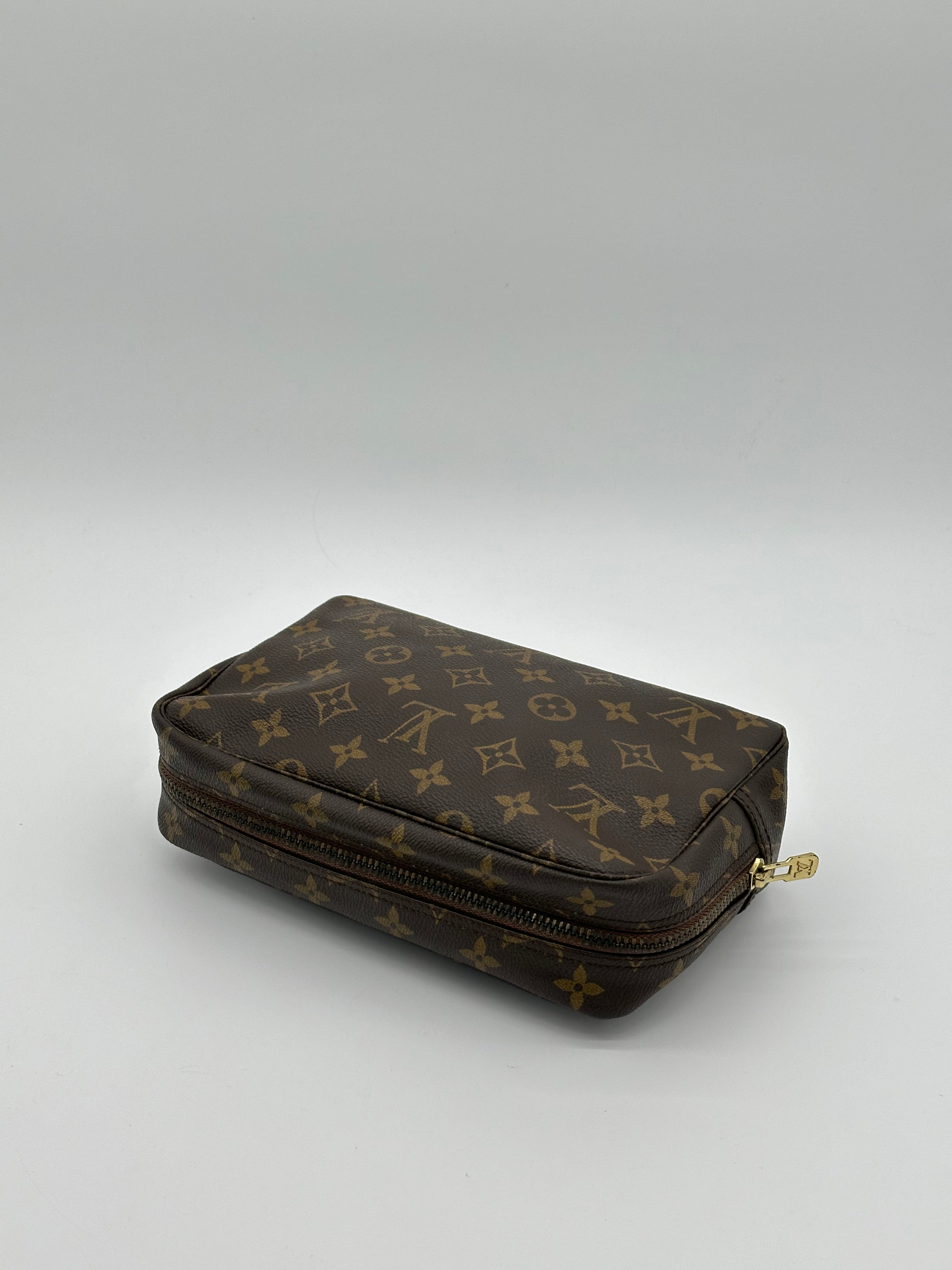 Louis Vuitton Trousse 23
