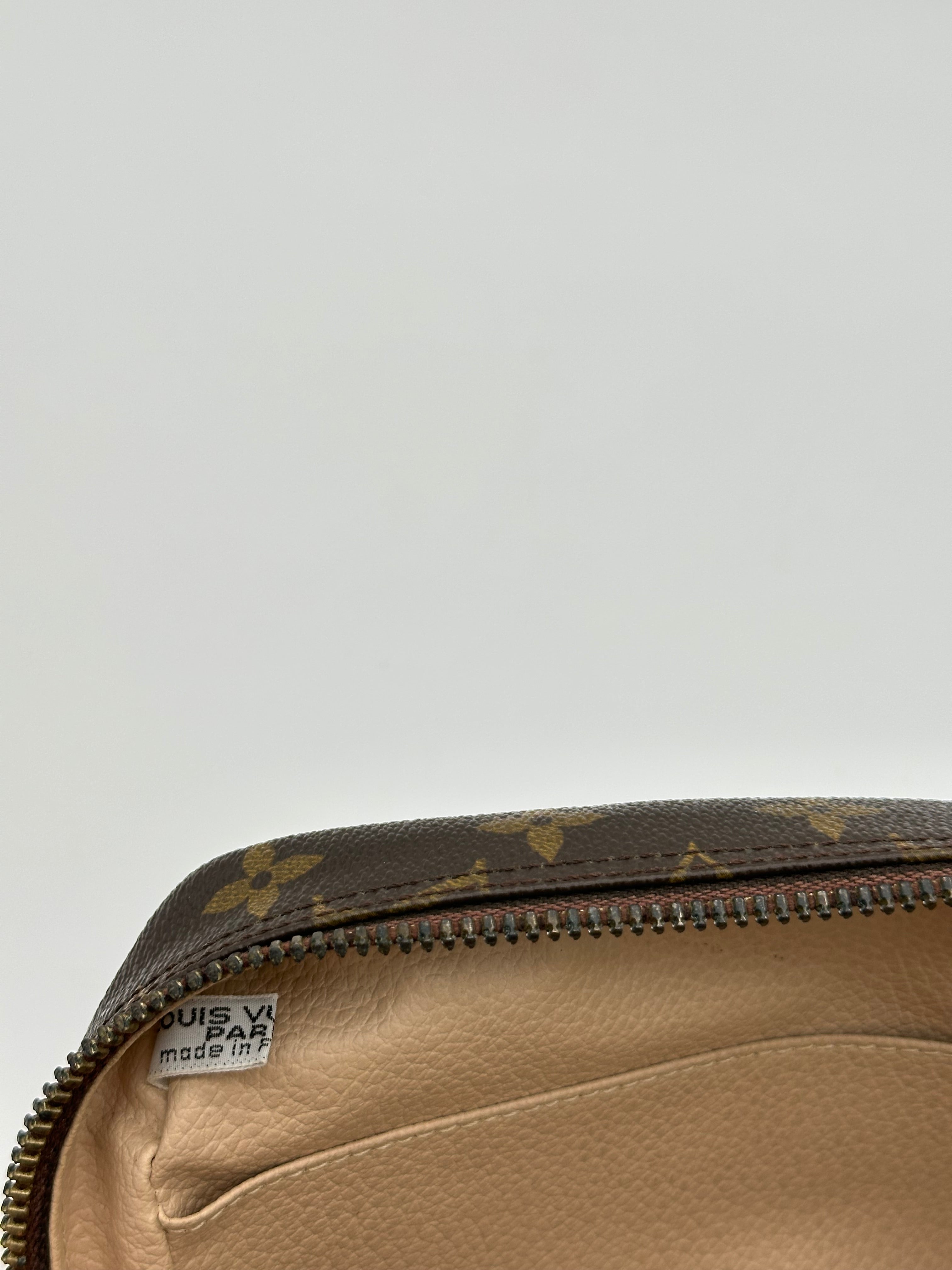 Louis Vuitton Trousse 23