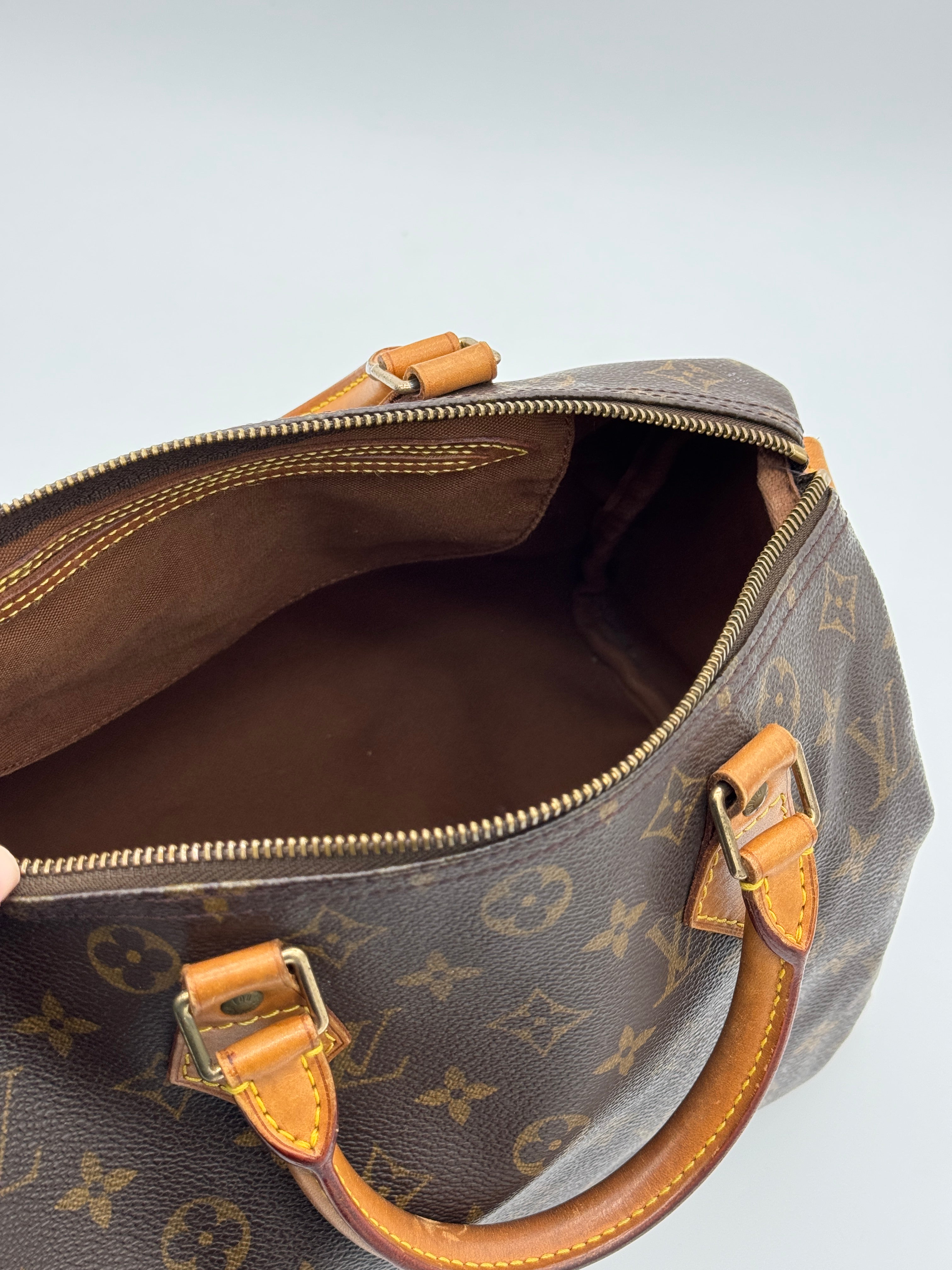 Louis Vuitton Speedy 30
