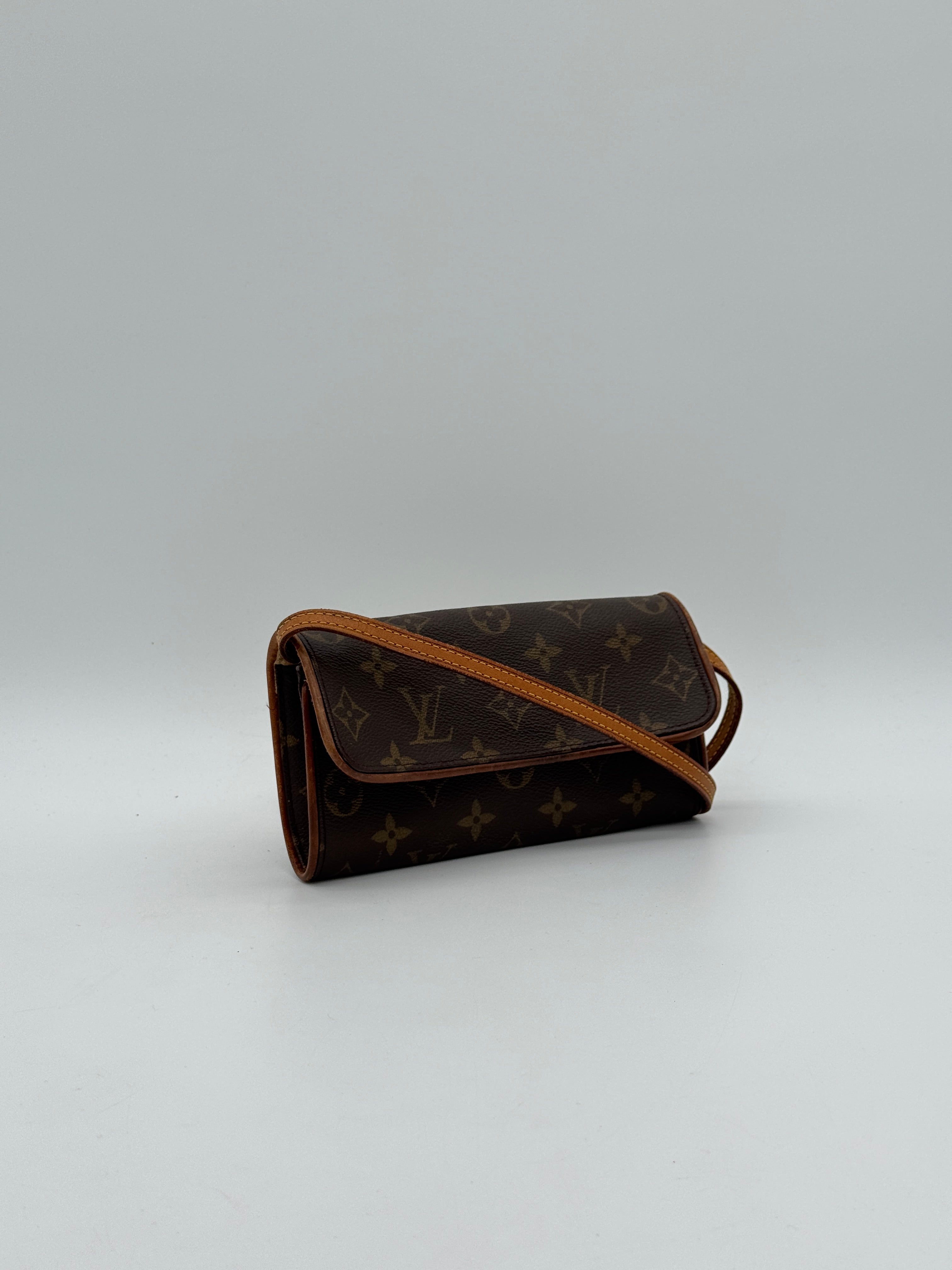 ア*ン様 Louis Vuitton Monogram Pochette Twi Pre-loved Louis Vuitton Louis Vuitton Twin Pochette GM | Pepper