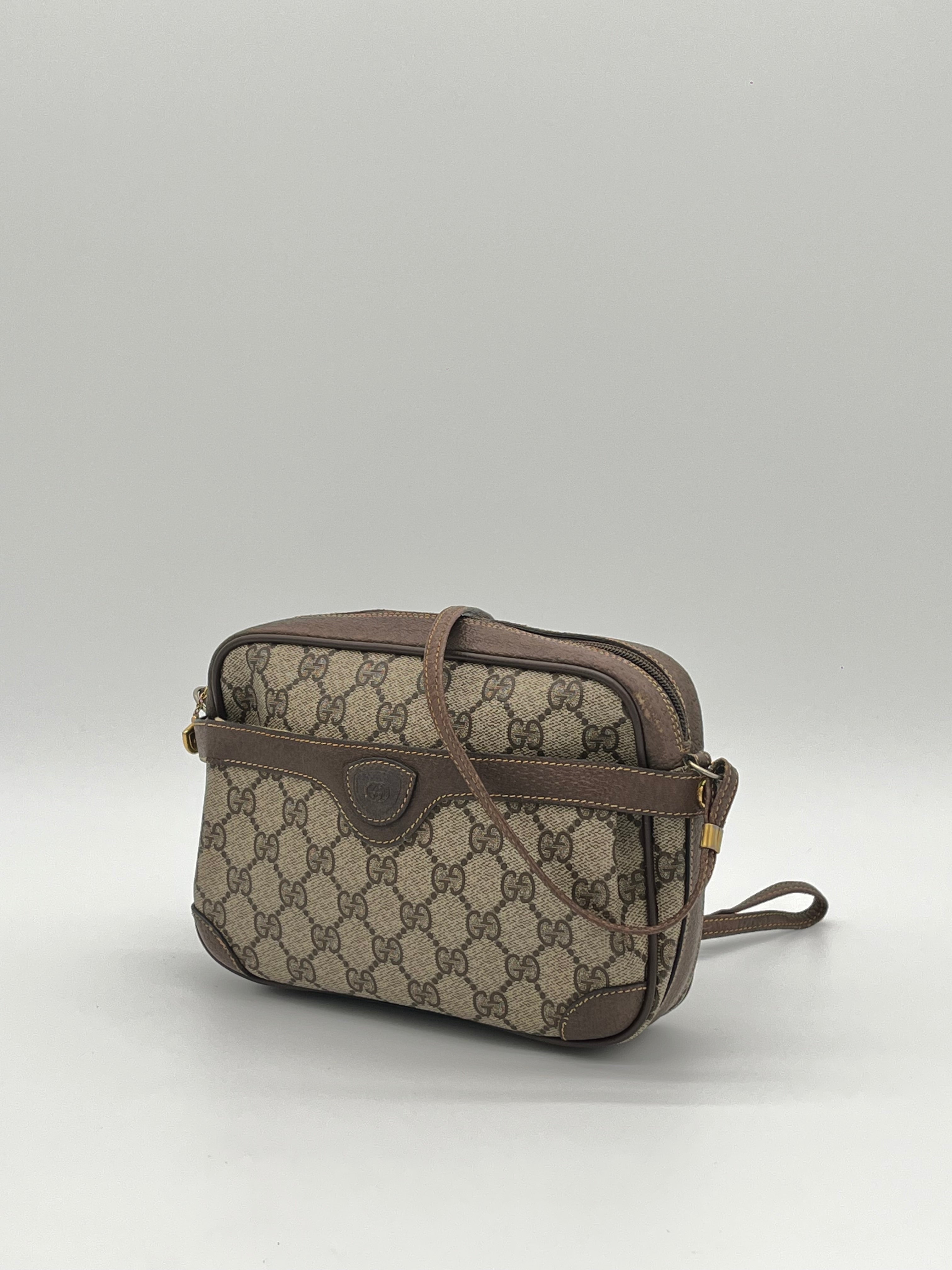 Gucci Supreme Shoulderbag