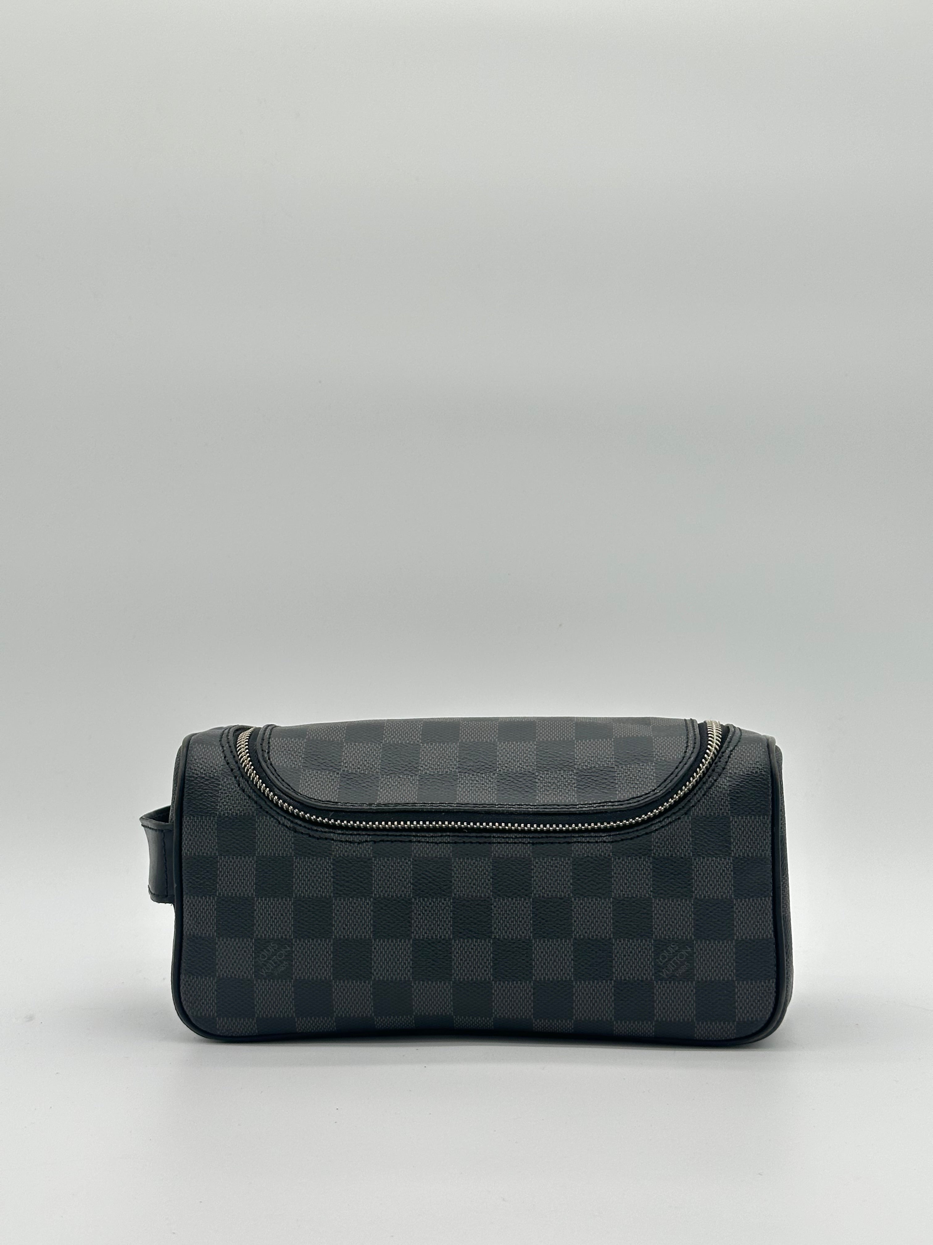 LOUIS VUITTON ブラック ポーチ Pre-loved Louis Vuitton Louis Vuitton Damier Graphite Pouch