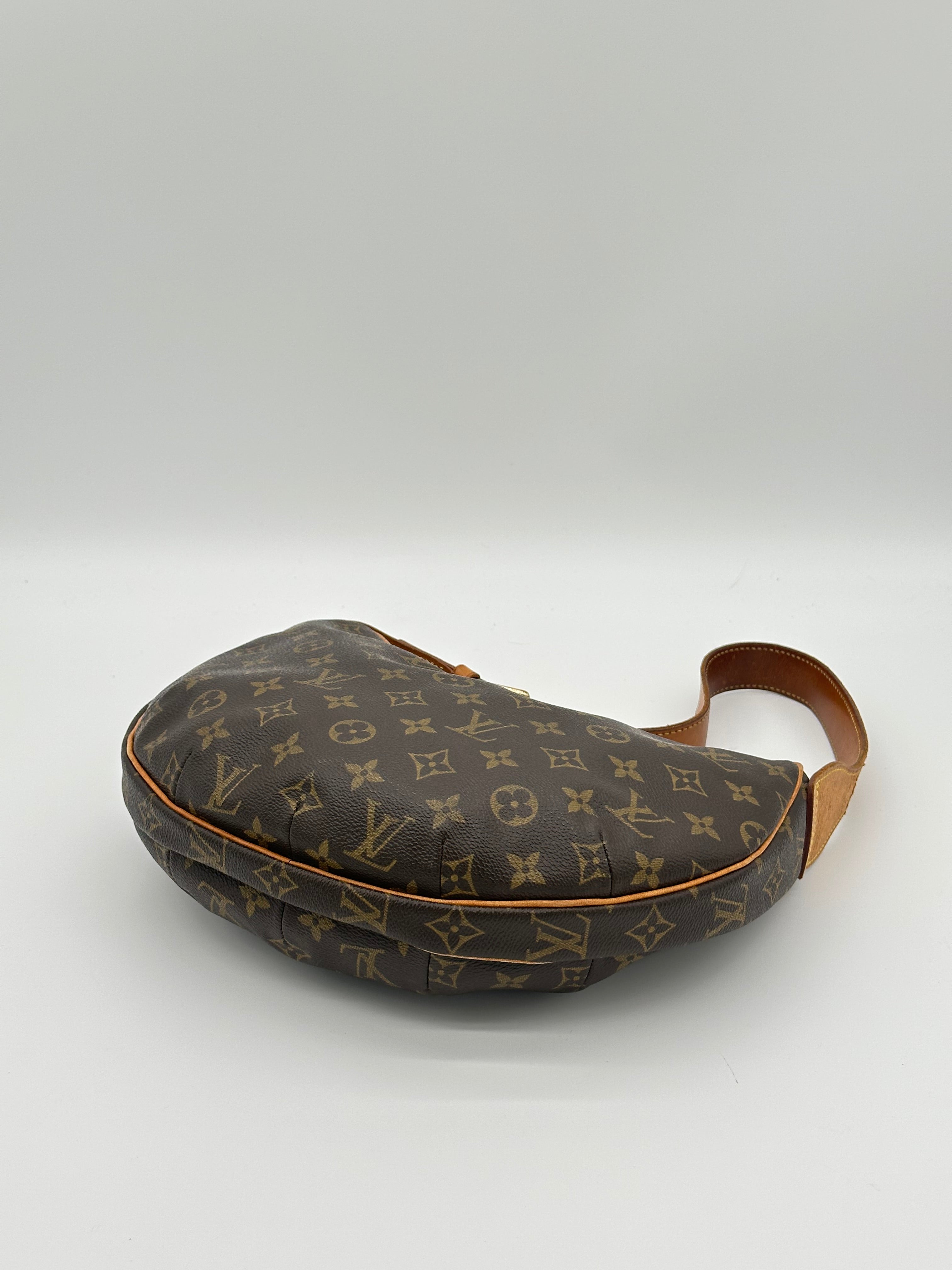 Louis Vuitton Croissant MM