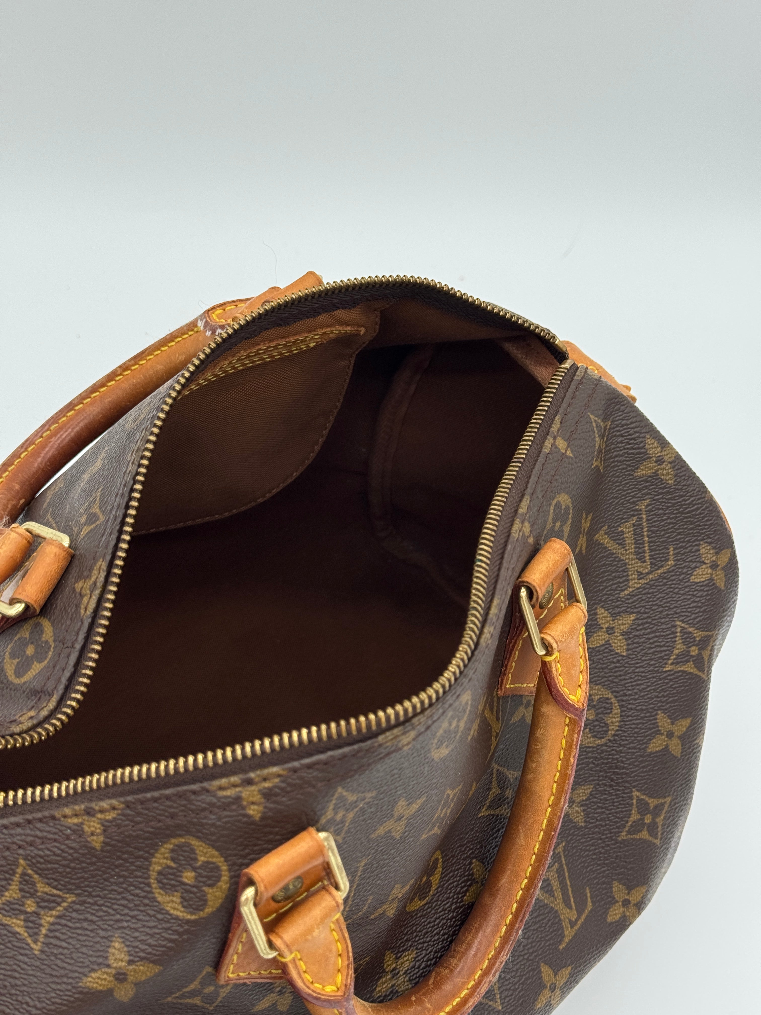 Louis Vuitton Speedy 30