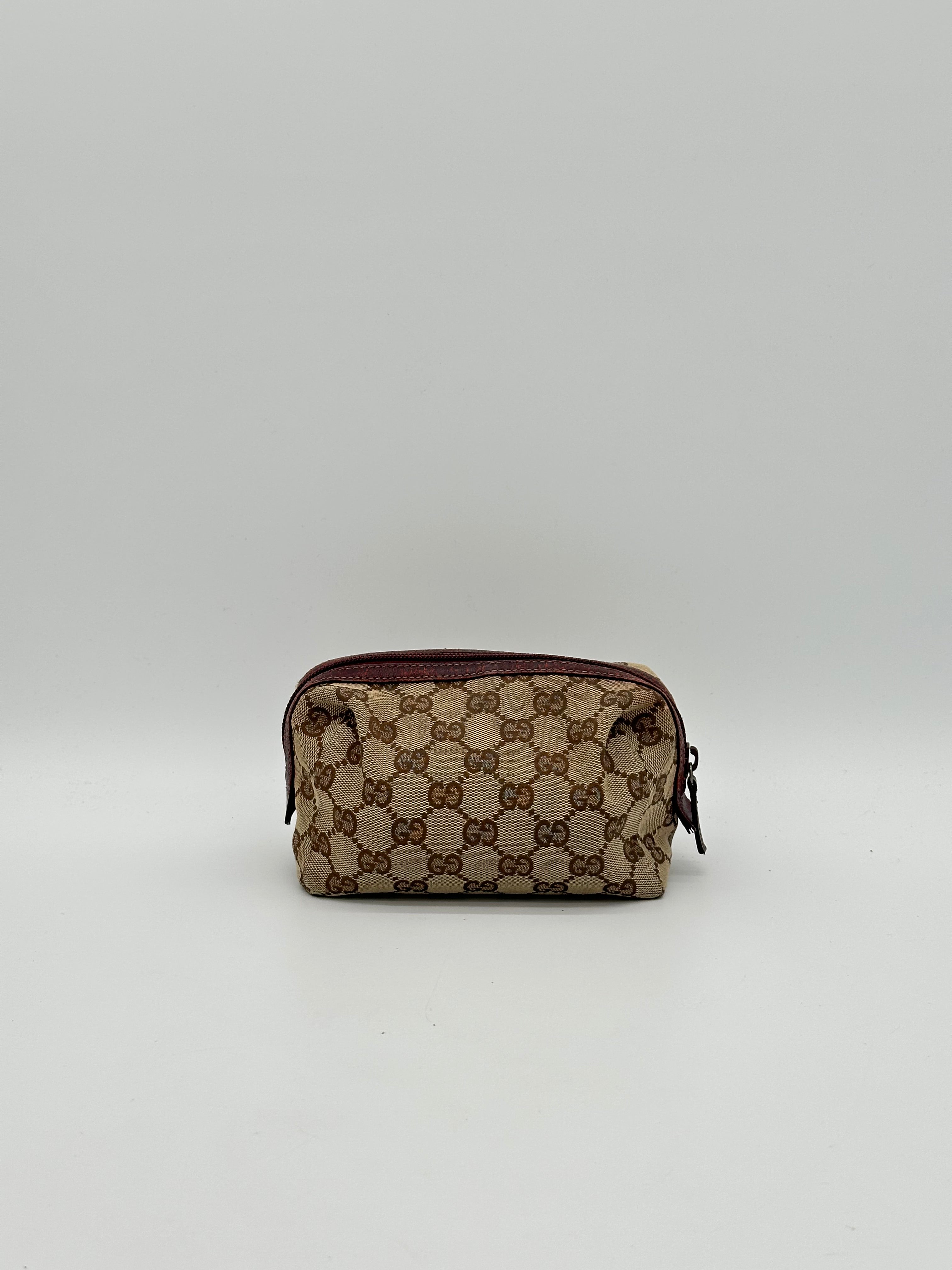 バッグ Gucci GG Canvas Logo Vintage Pouch Vintage Gucci Canvas and Leather Pouch - A Retro Tale - 839-27703