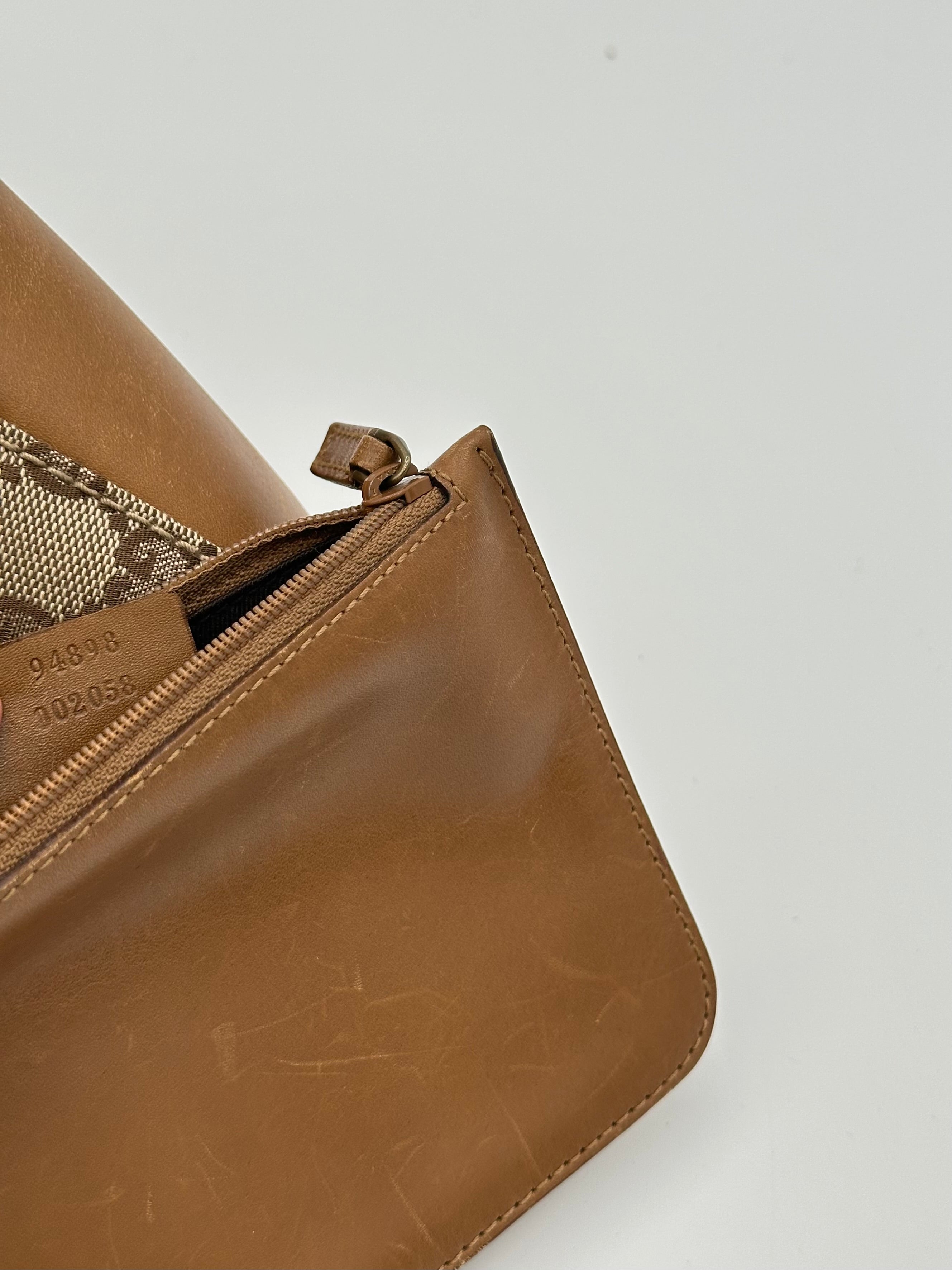 Pre-loved Gucci Canvas Shoulderbag | Pepper Luxury Vintage