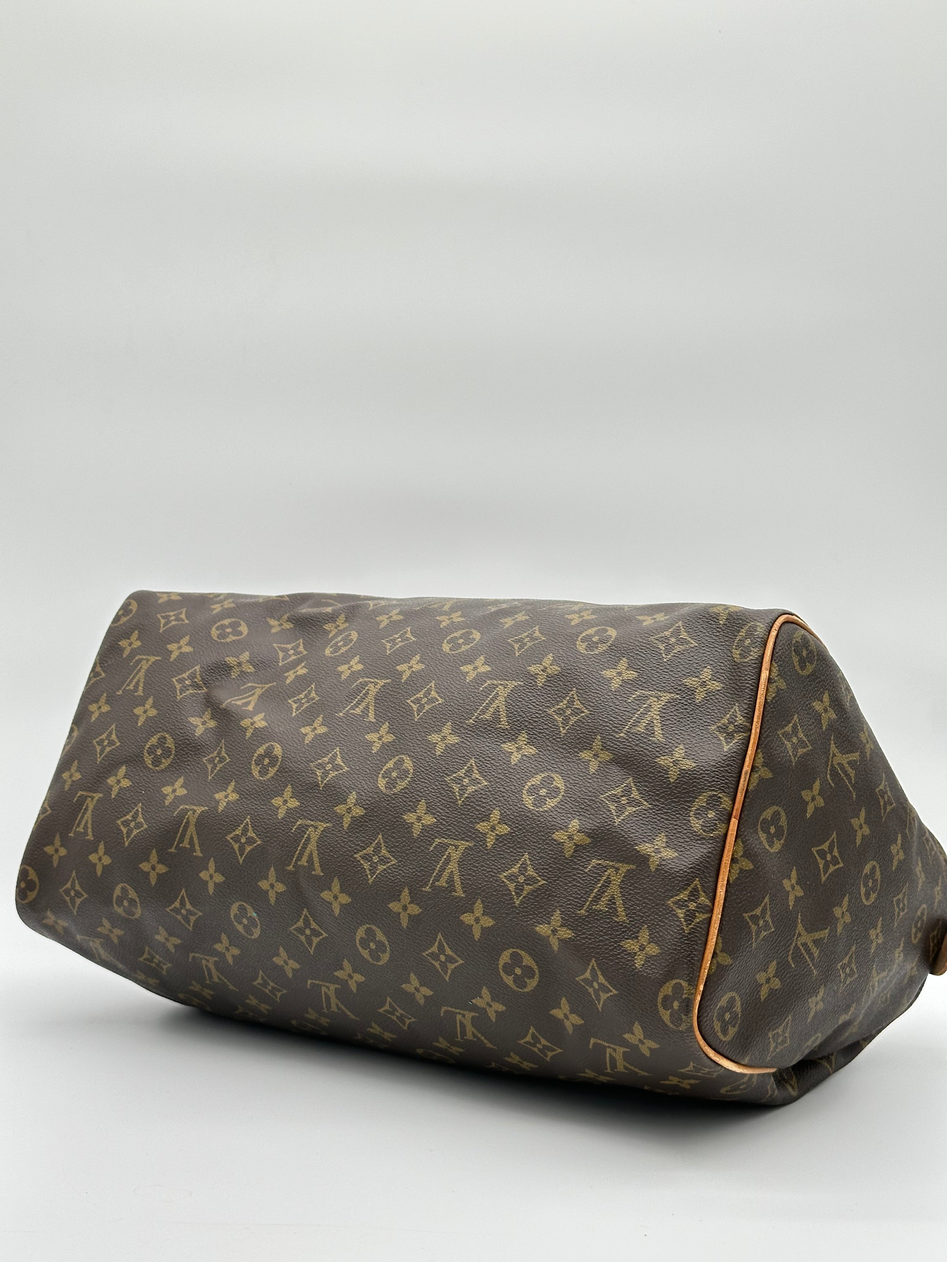 Pre-loved Louis Vuitton Speedy 40 | Pepper Luxury Vintage