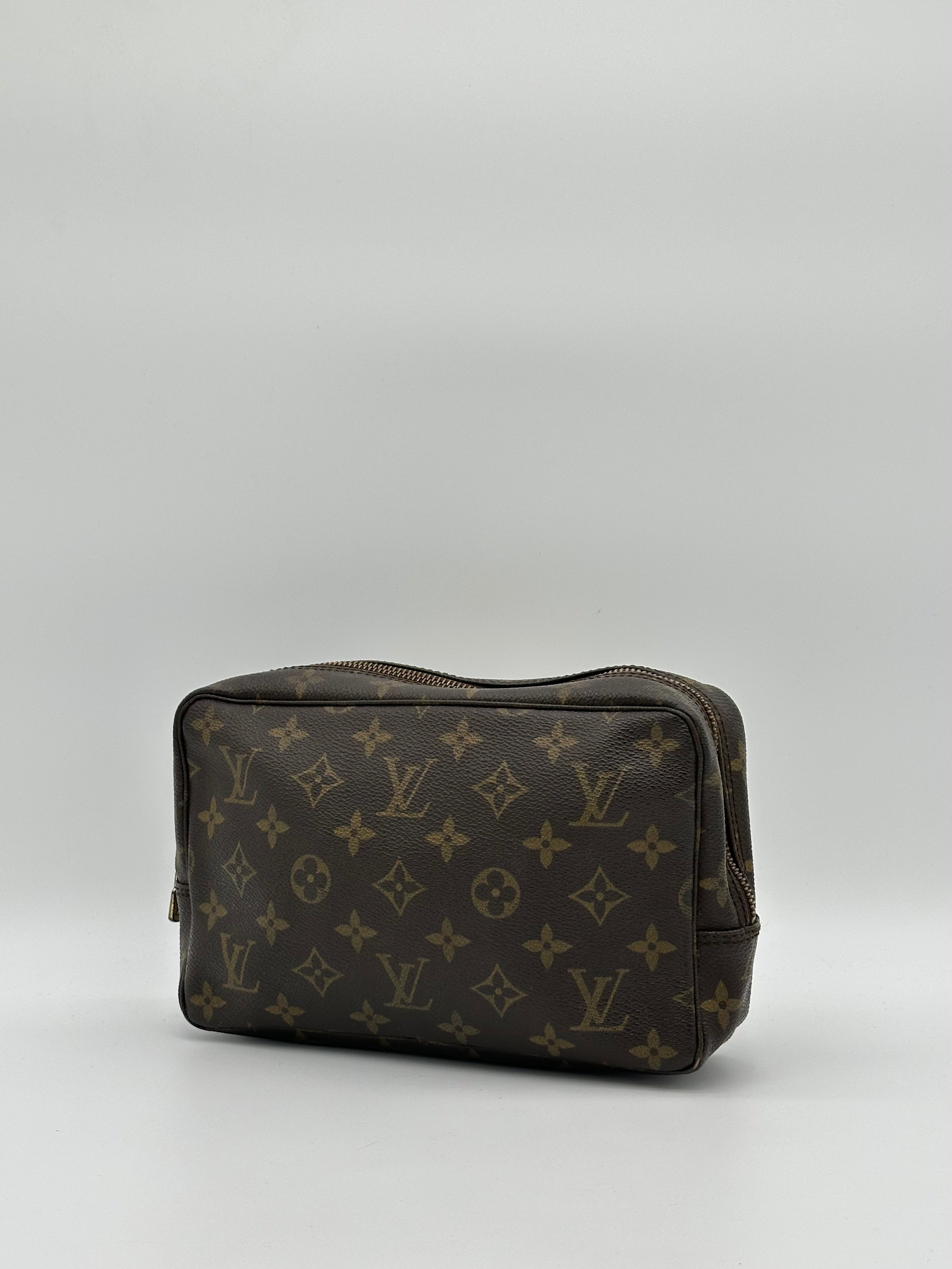 Louis Vuitton Trousse 23