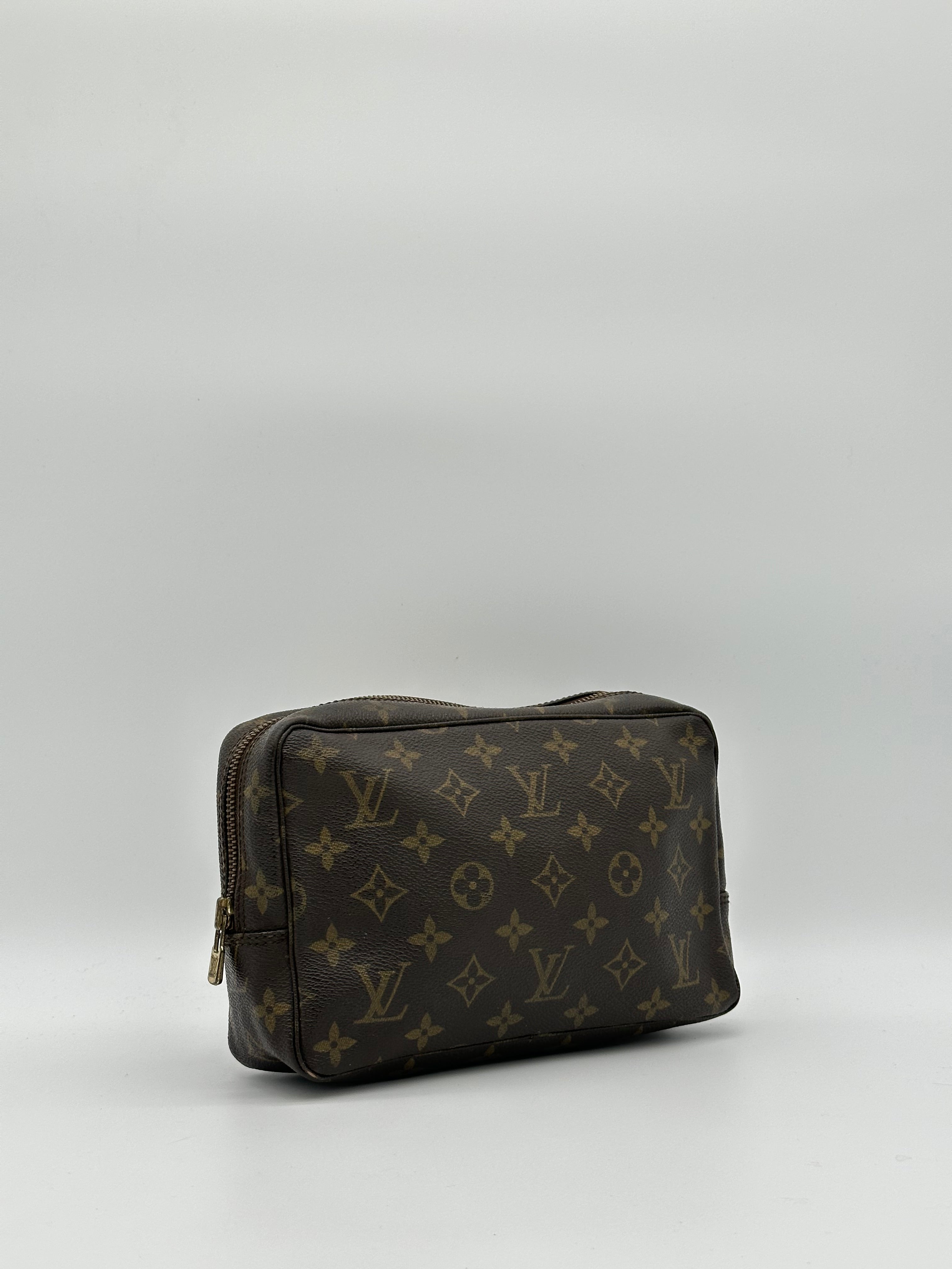 Louis Vuitton Trousse 23